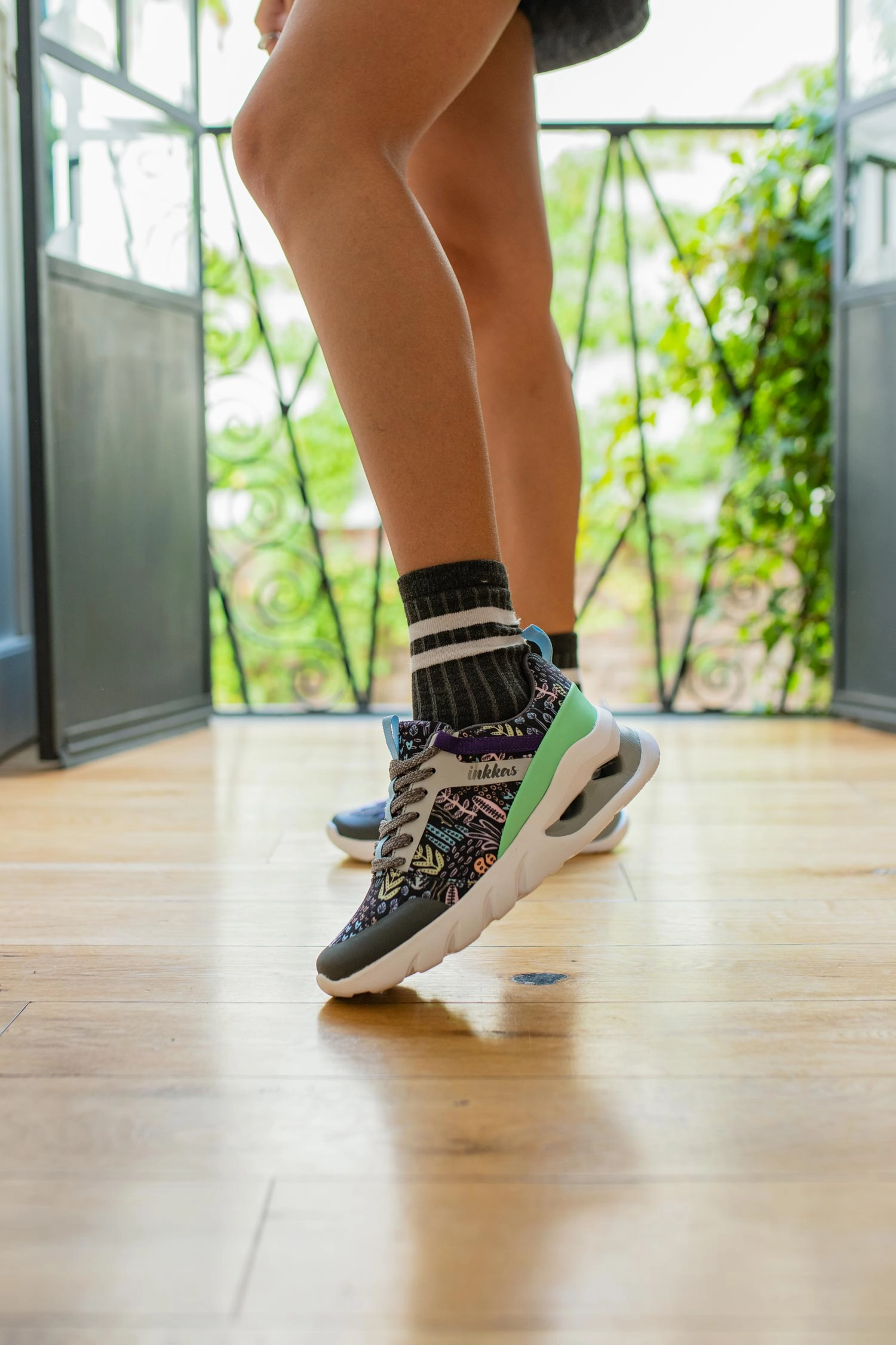 Padded Ankle Collar Elastic Lacing Loomi Trainer