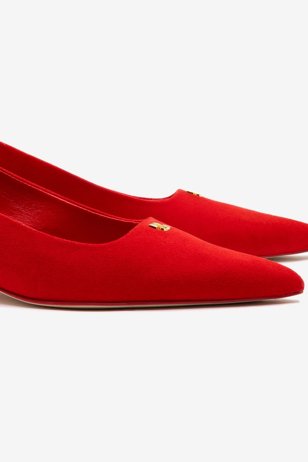 Season Ease Ruth Pump In Scarlet Suede