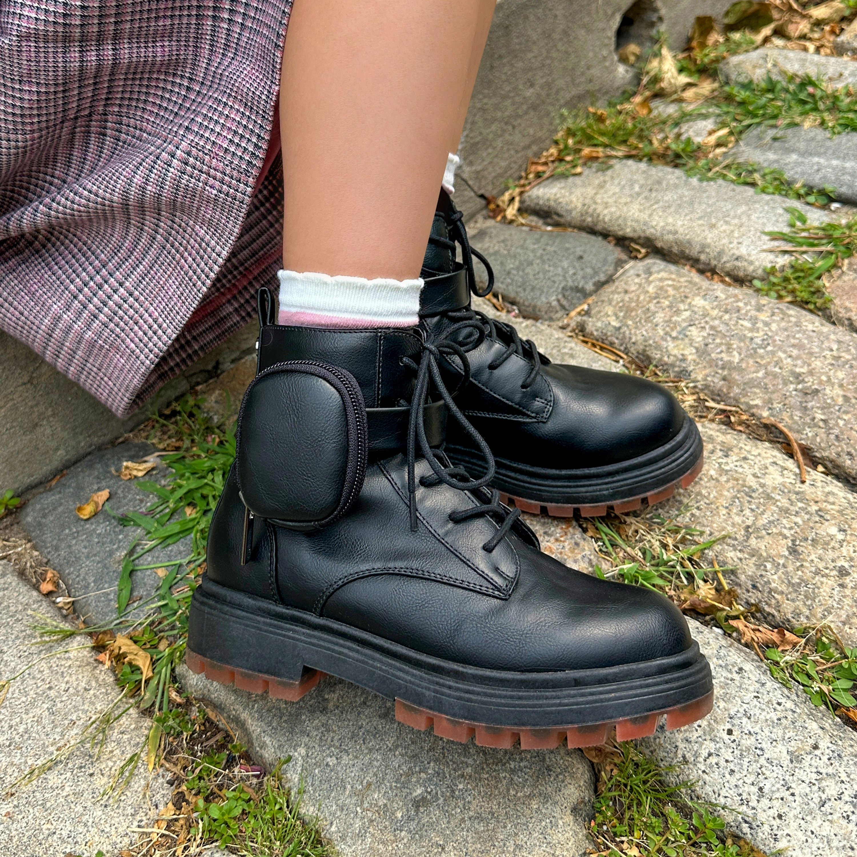 MILLY-BLACK Adjustable Hook and Loop Closure