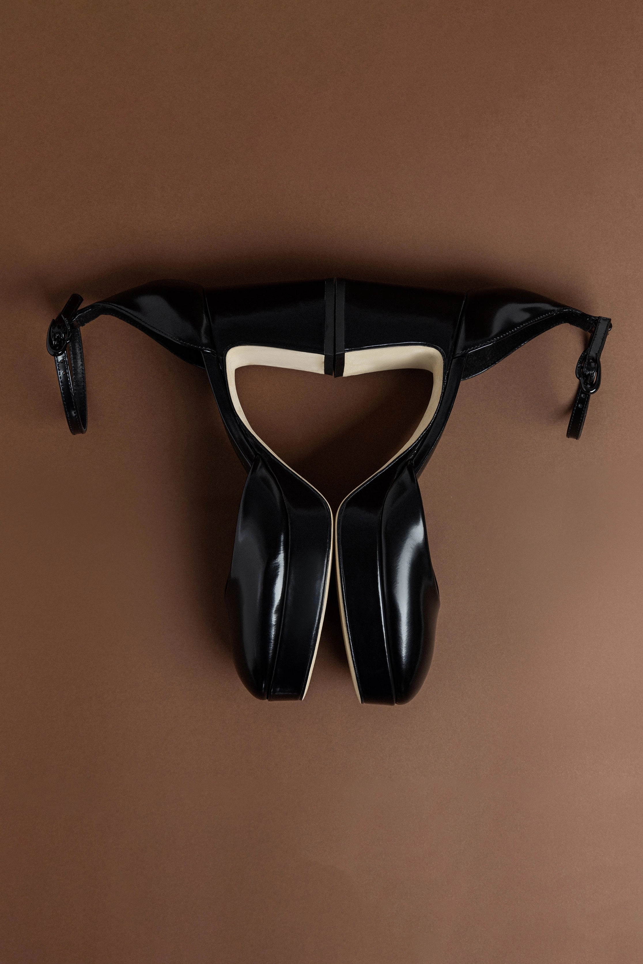 Deep Shade Ari Verona Low Pump In Black Box Leather