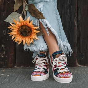 Black Spectrum Low Top Stand Long Iconic Style