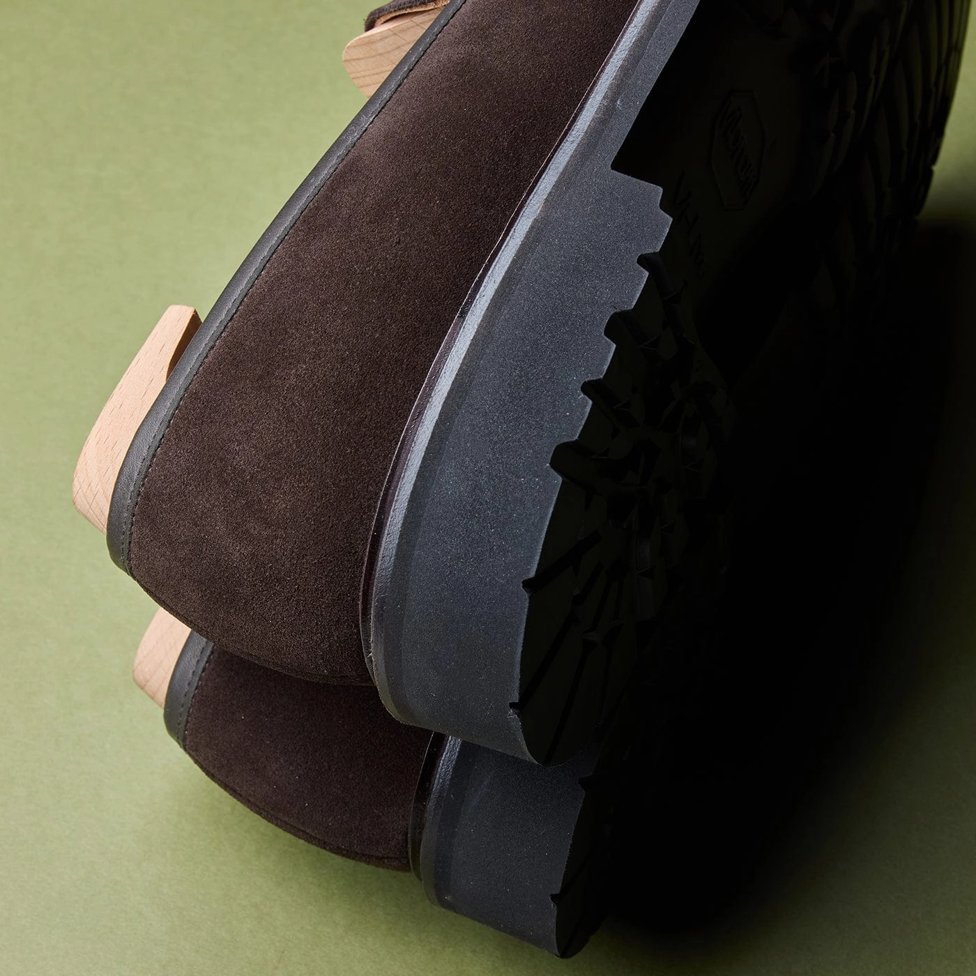 Strong Step french chic Boston 2 Dark Oak Suede