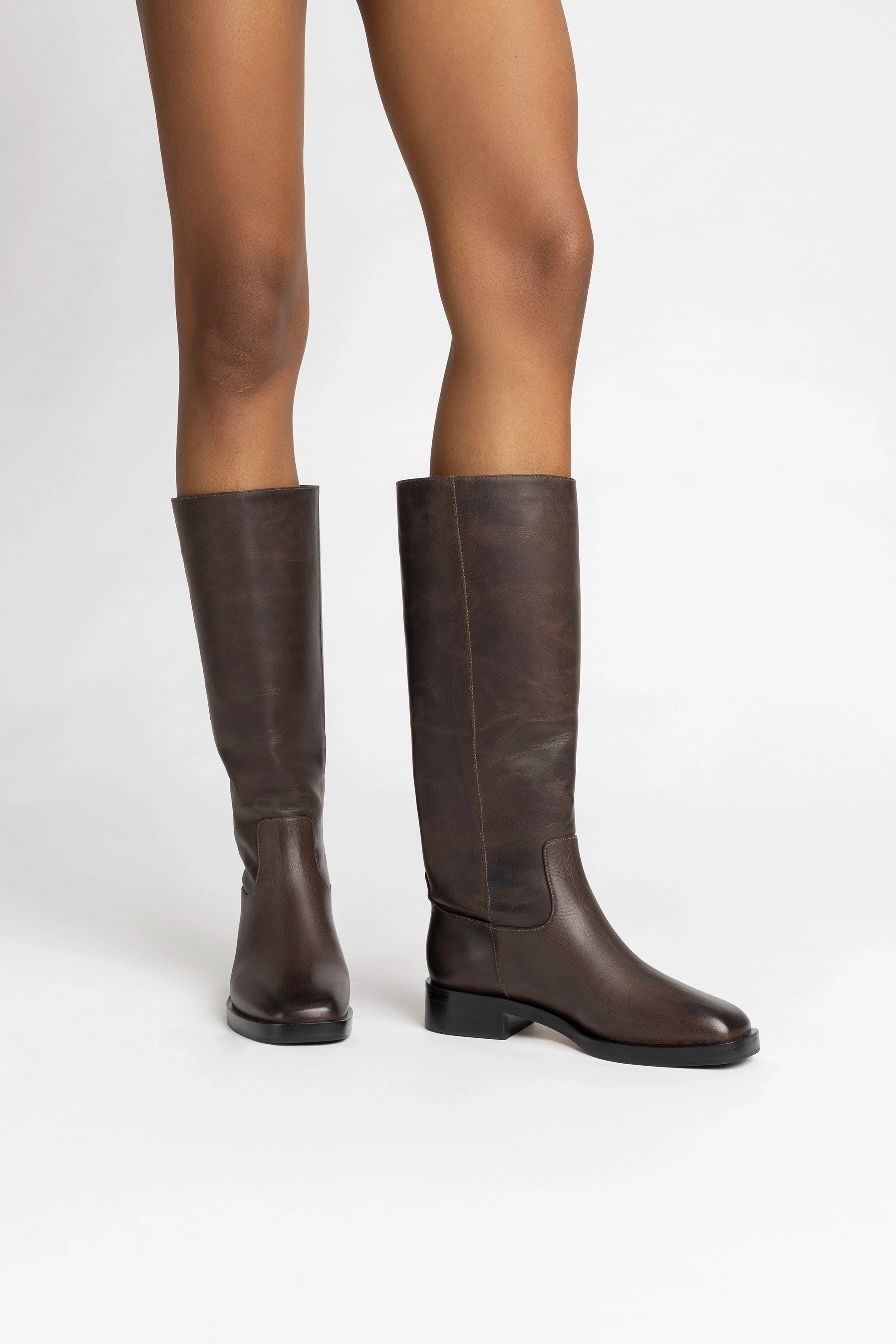 Anne Boot In Brown Shadow Leather Adult Ease Low Profile