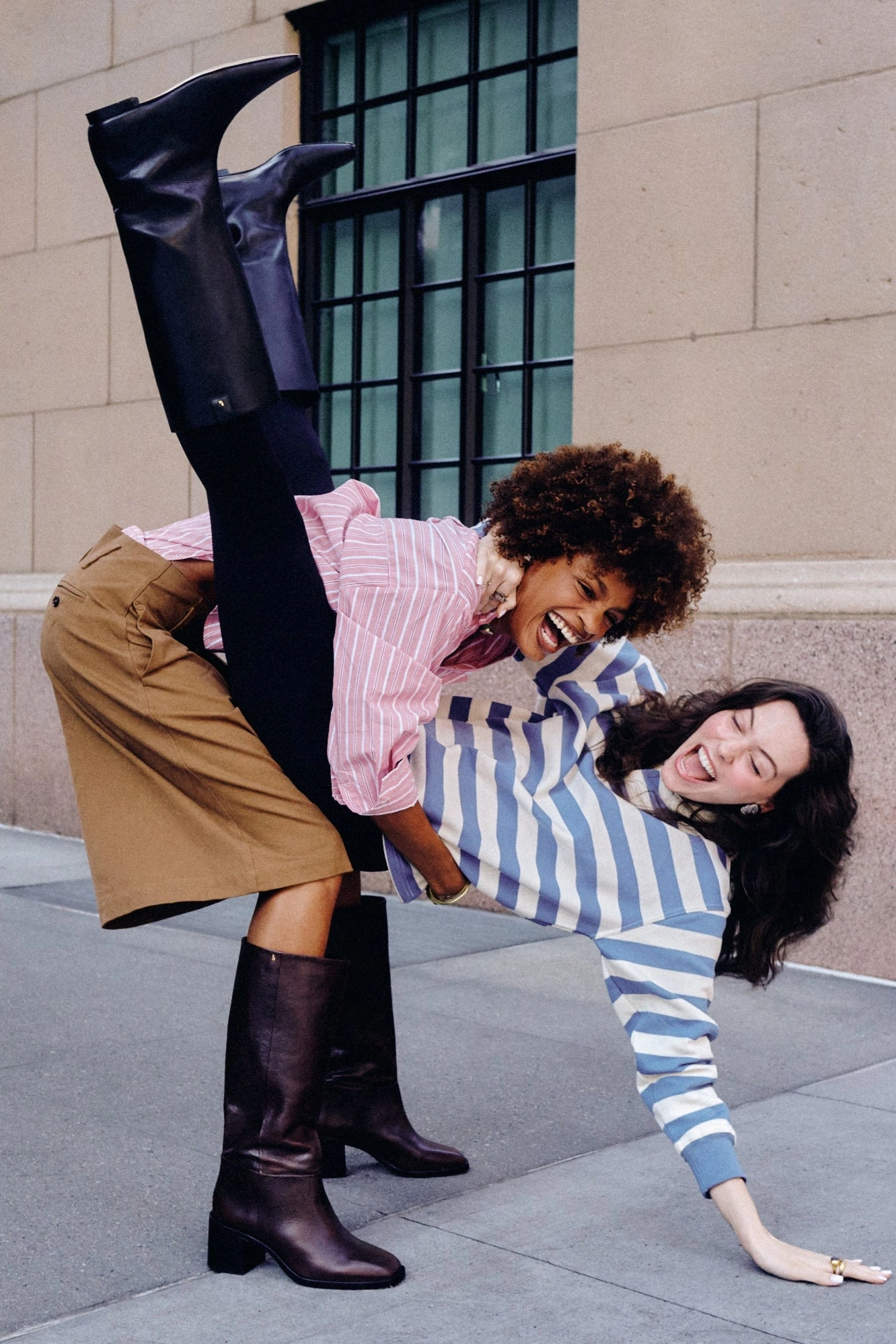 Contoured Arch Bridge Comfort Shank Alexis Flat Boot In Black Leather