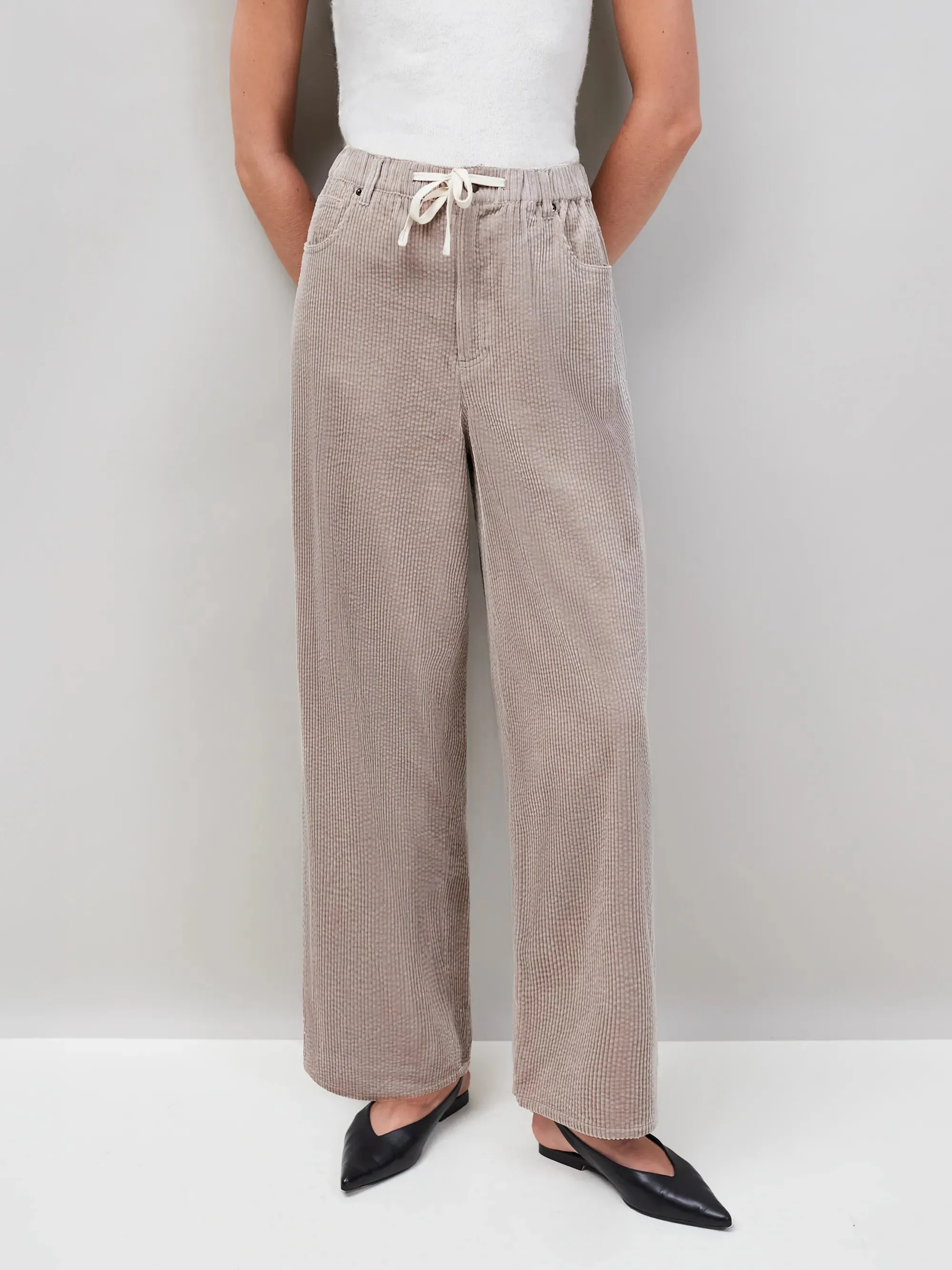 Classic Crewneck Design Cappuccino Cord Drawstring Waist Trousers
