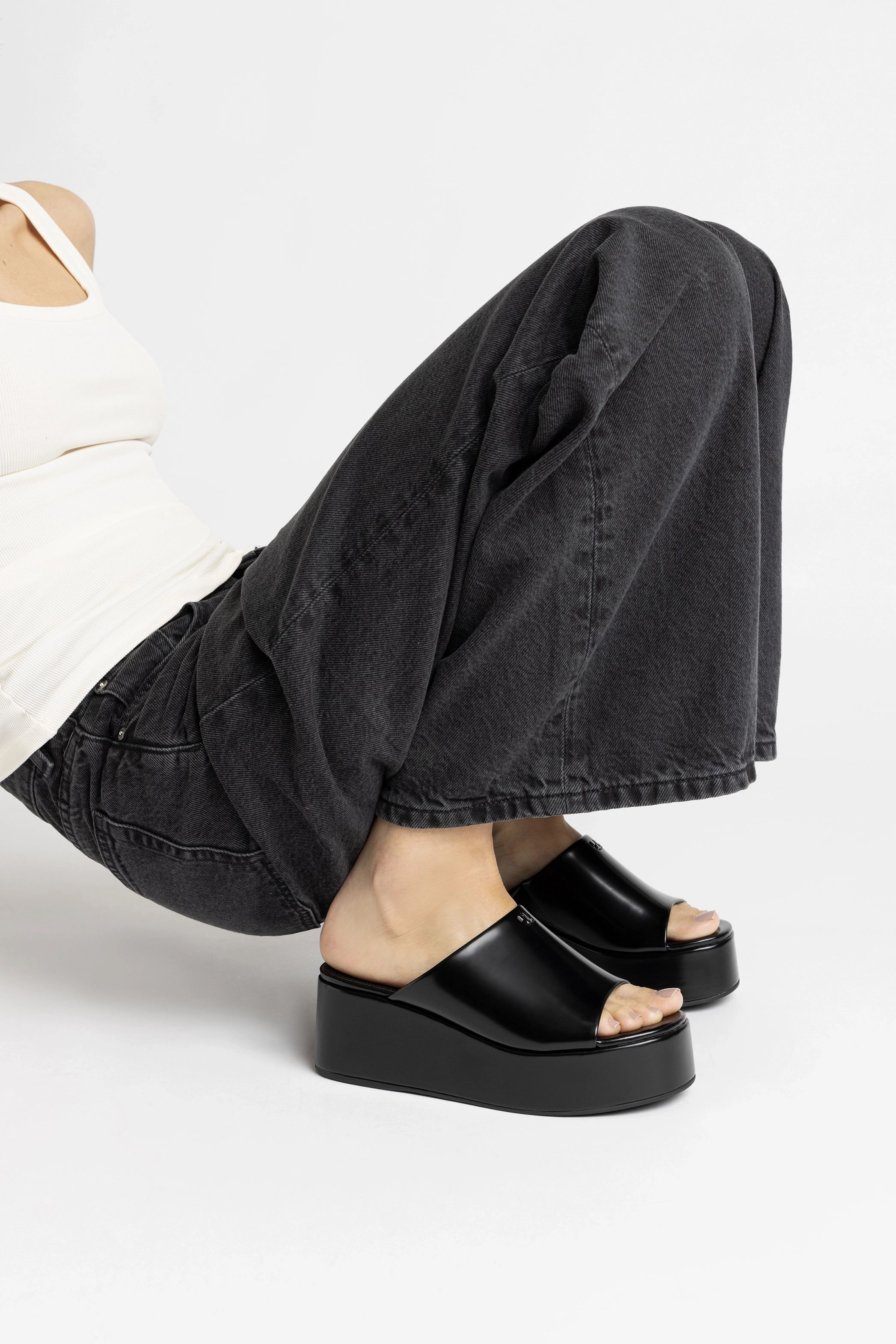 Charli Box Mule In Black Leather Casual Move Comfortable Insole