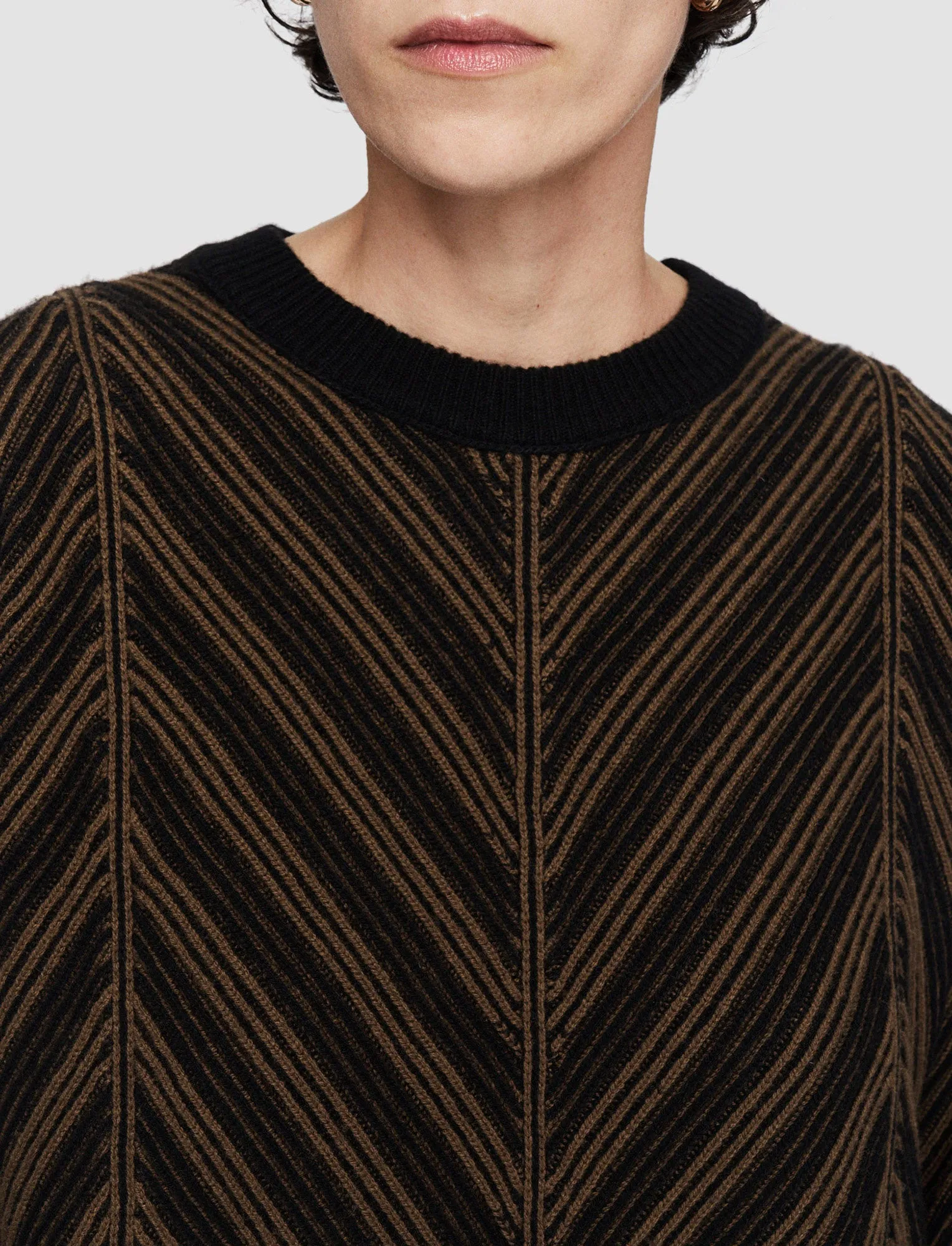 Reinforced Seams Chevron Ribbed Round Neck Jumper