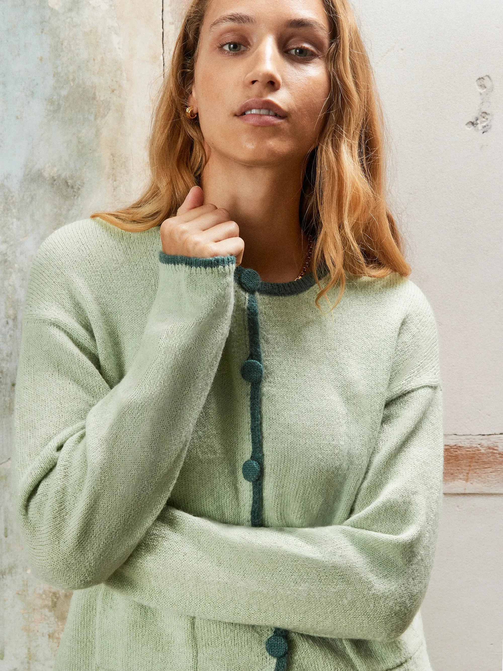 FadeResistant Contrast-Stitch Knit Cardigan with Wool and Alpaca