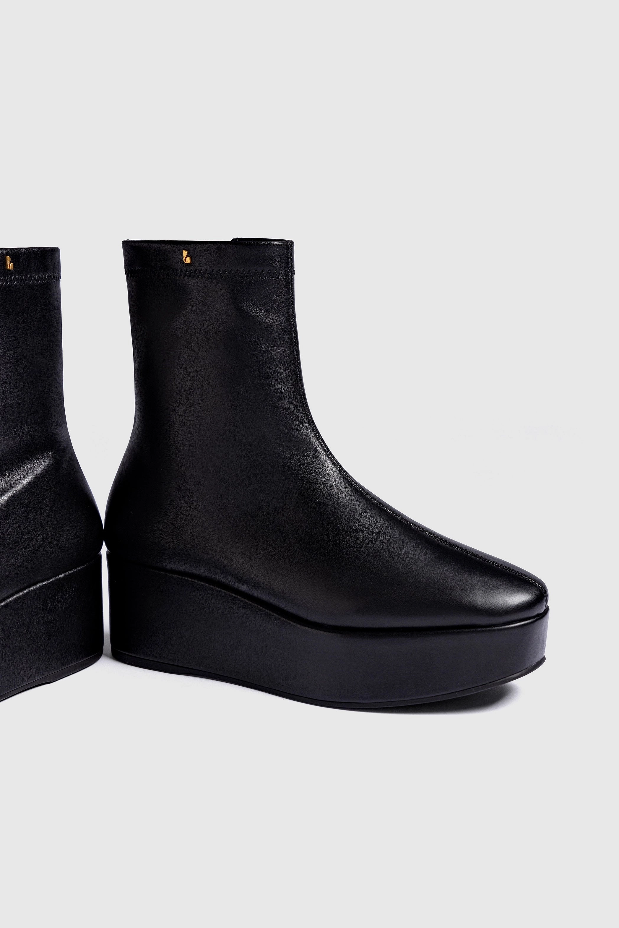 quick dry sports Dani Flatform Boot In Black Leather