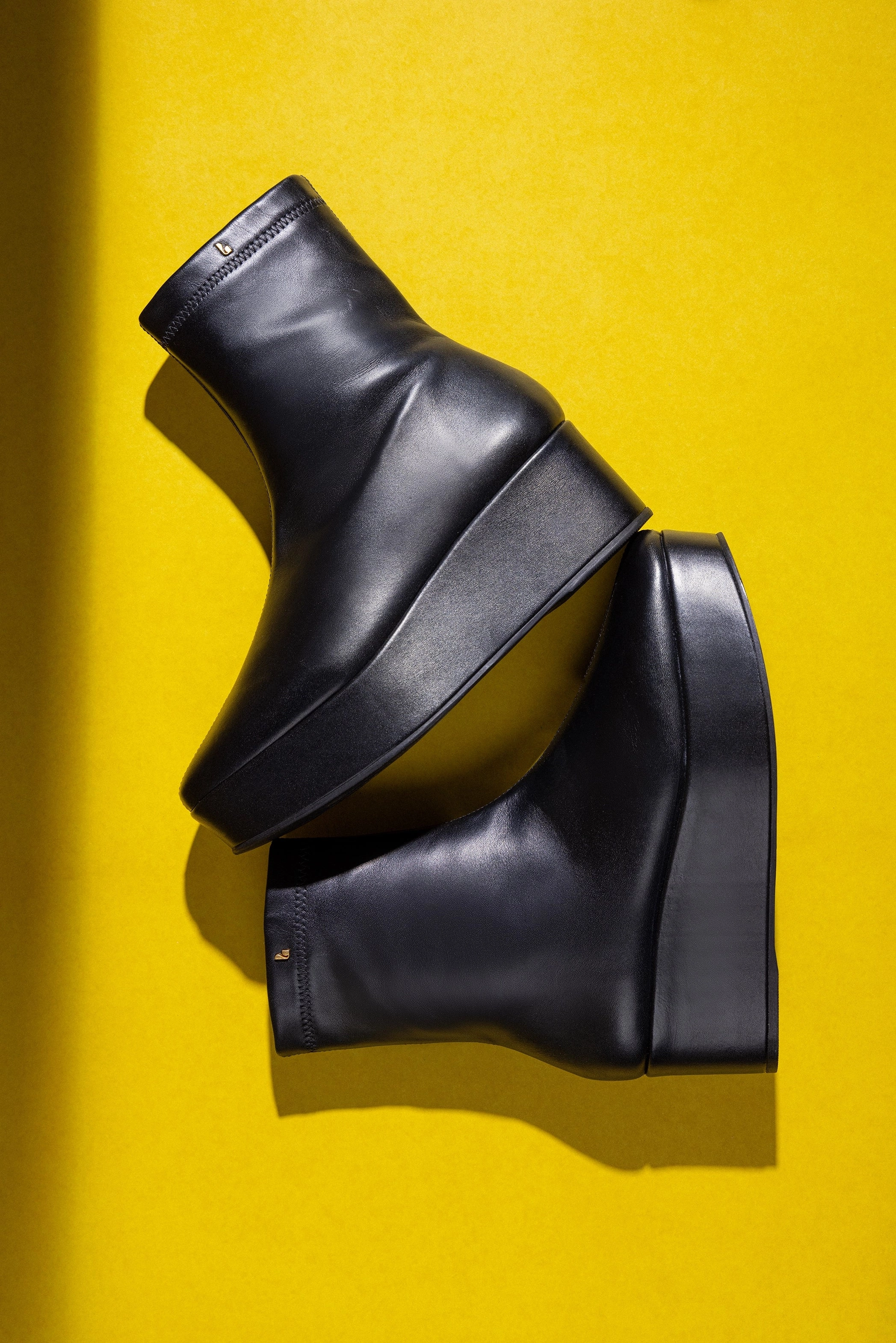 Busy Path Cold Safe Dani Flatform Boot In Black Leather