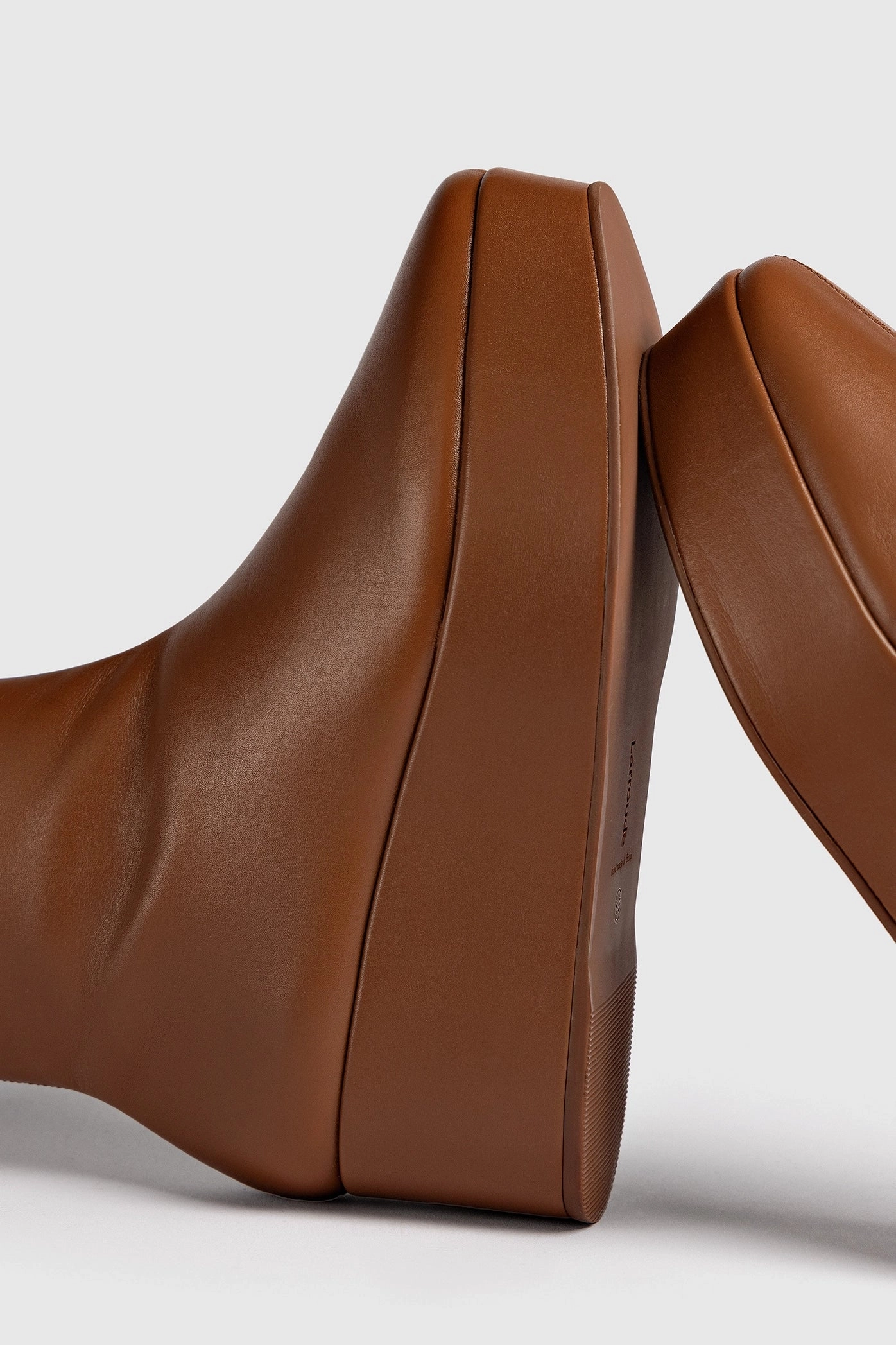 Bold Neon Dani New Flatform Boot In Caramel Leather