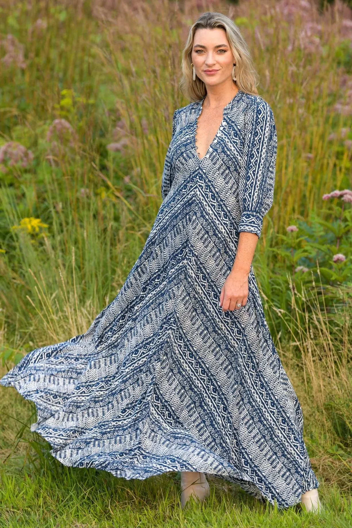 Casual Chic Daphne Dress / Indigo Aztec