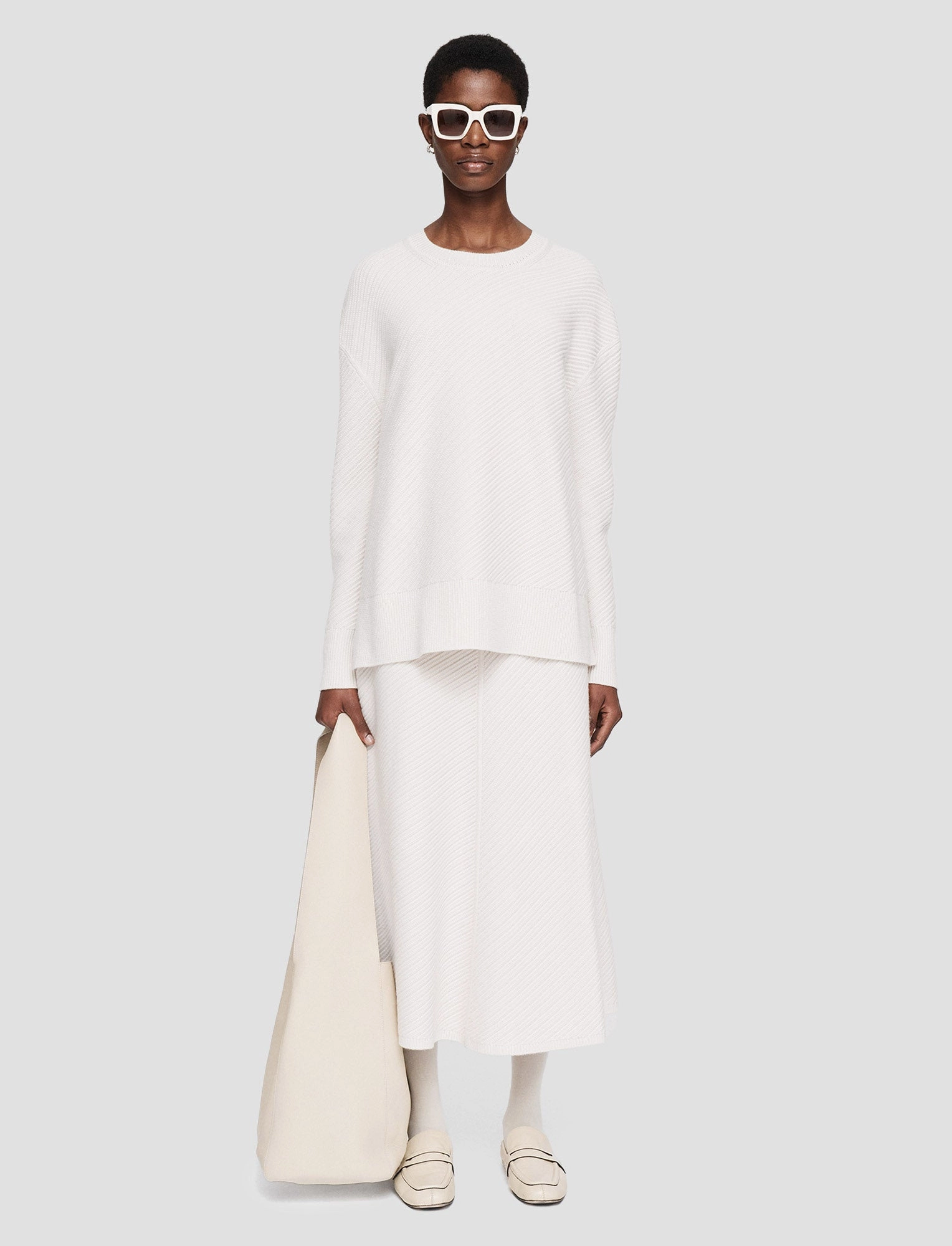 Stretchable Cuffs Relaxed Armhole Fit Diagonal Knit Round Neck Jumper