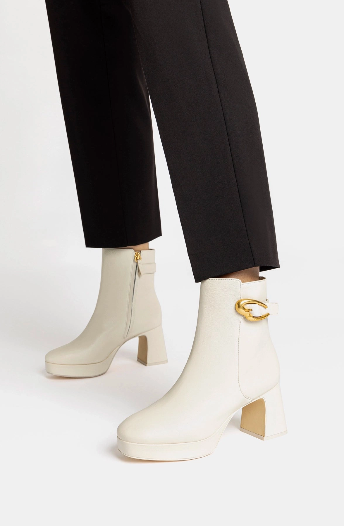 Dolly Verona Low Boot In Ivory Leather Block Walk