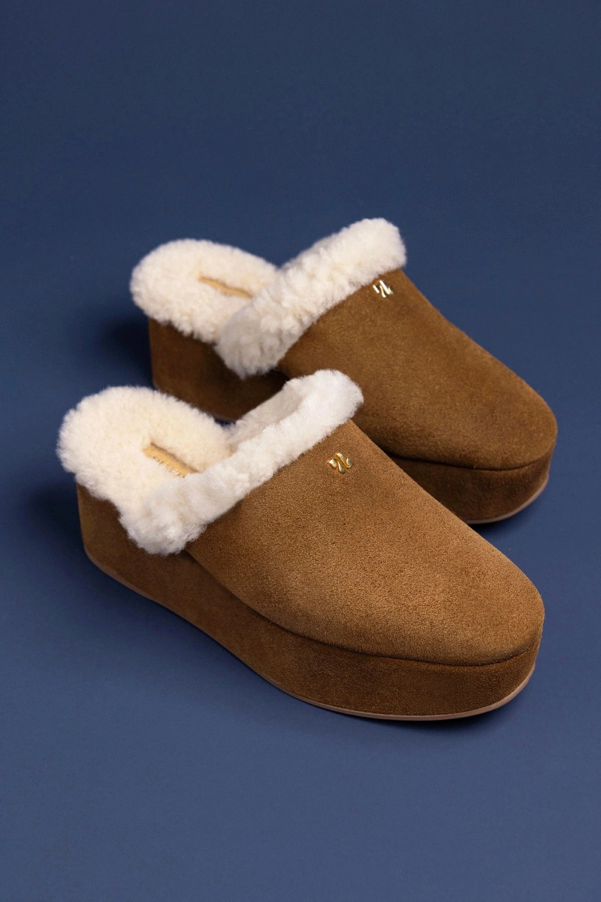 Wide toe box Dani Flatform Mule In Russet Suede