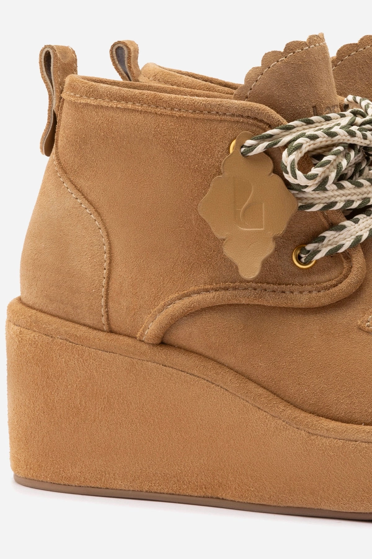 Street Cool Smart Look Chani Wedge In Peanut Suede