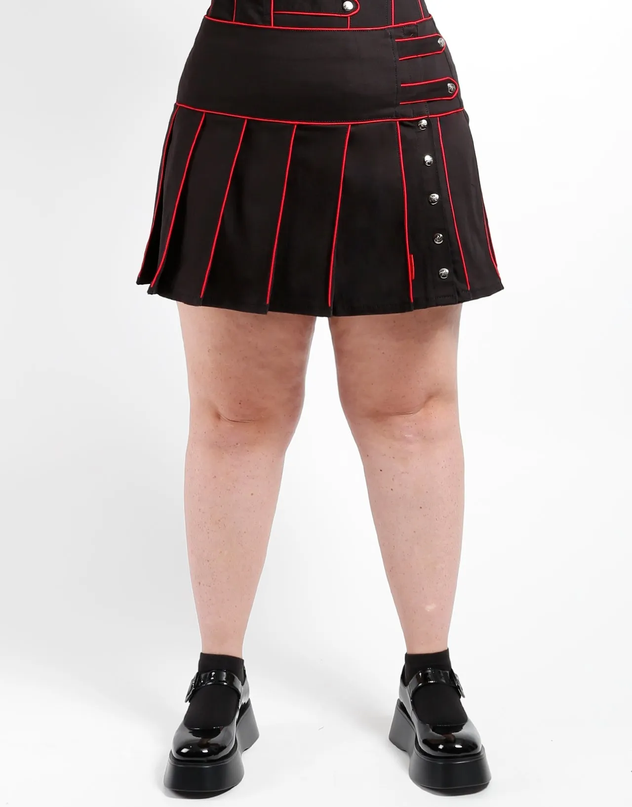 Weekend Ready CURVE BAND PLEATED SKIRT RED