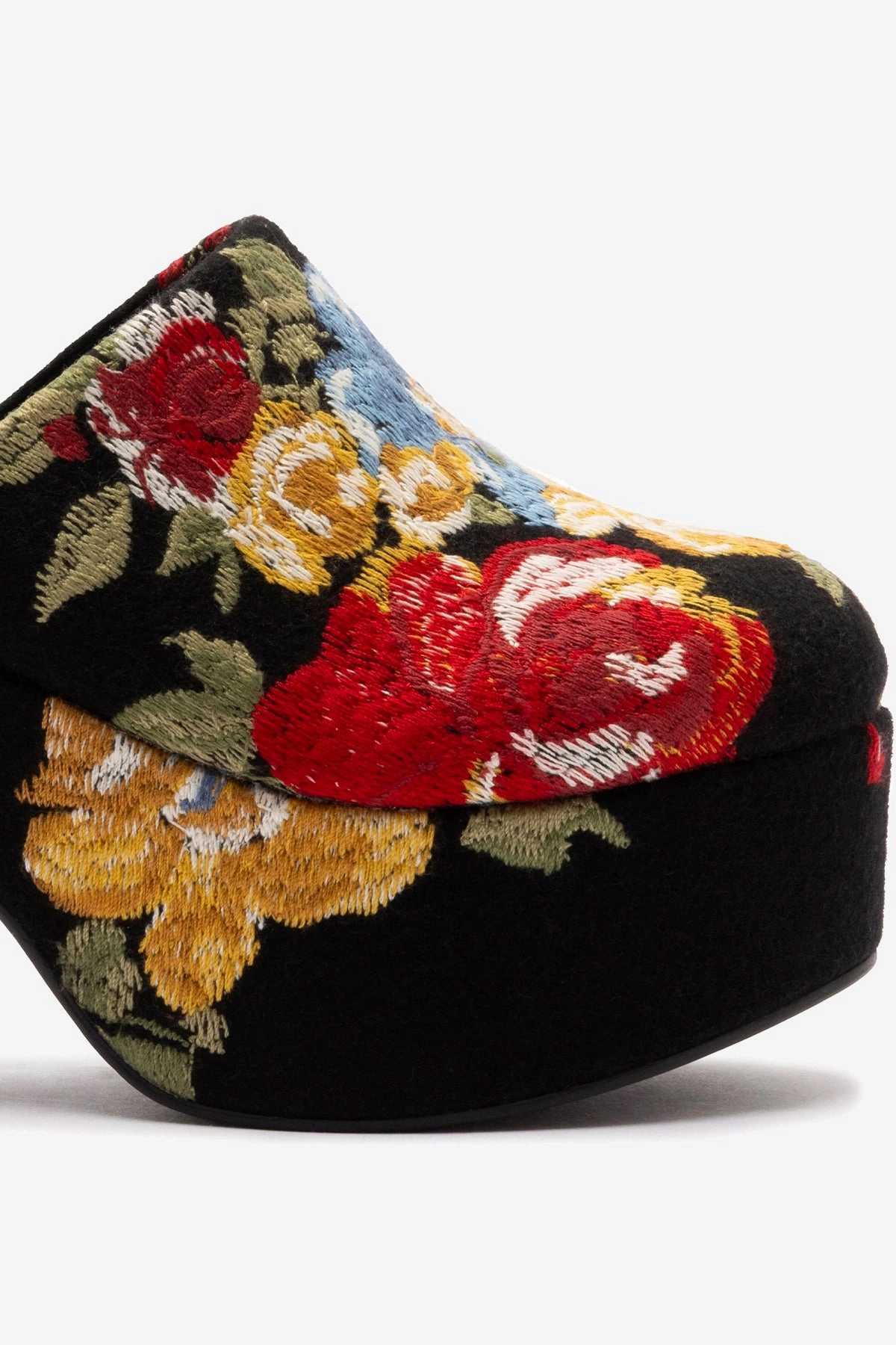 Hiking Larroud x Markarian Miso Clog In Floral Embroidery Black Fabric