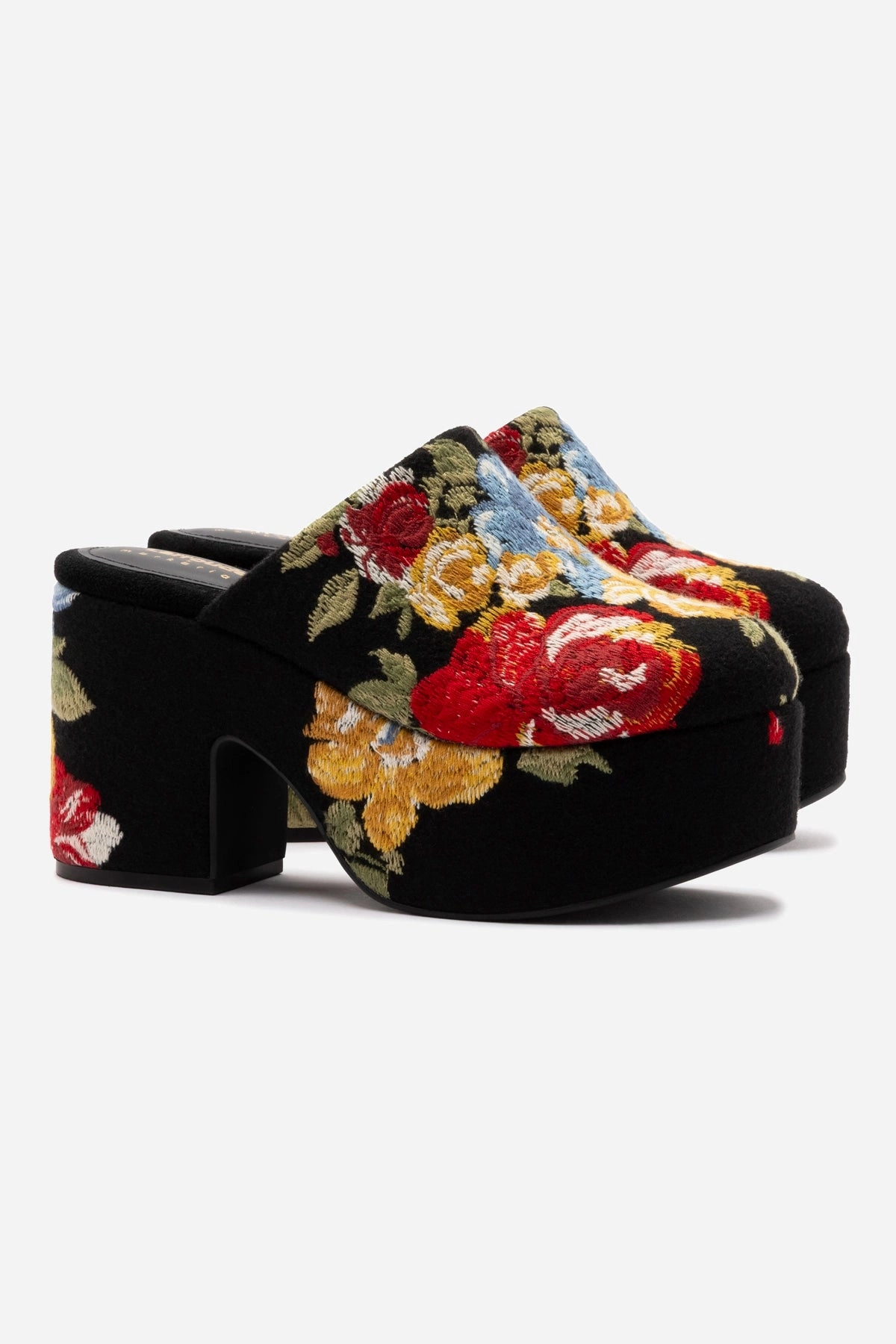 Stage Glow Quick Dry Fabric Technology Larroud x Markarian Miso Clog In Floral Embroidery Black Fabric