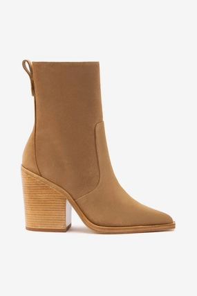 Fit James Bootie In Peanut Suede
