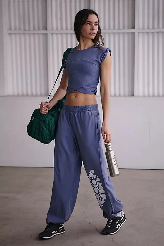 VentilatedMeshPaneling Free People Movement Logo Hot Shot Crossover Set in Shadow Combo