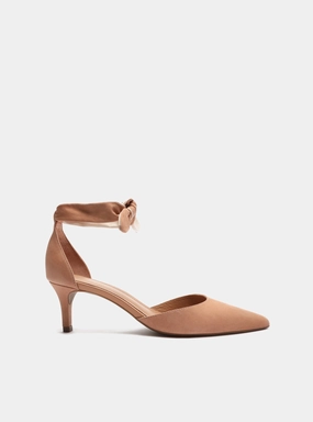 Iza Low Pump Quiet Step Flexibility Feature