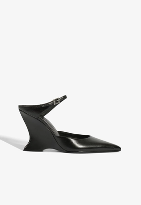 Siena Buckle Mule Leather Pump Stand Out