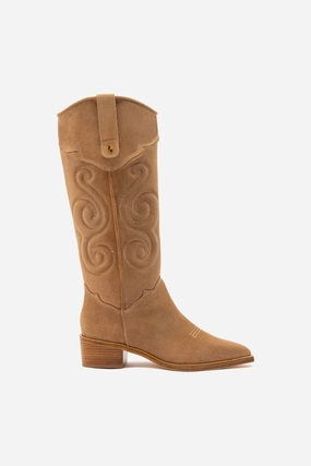 Paloma Boot In Peanut Suede Early Jog Rain Step