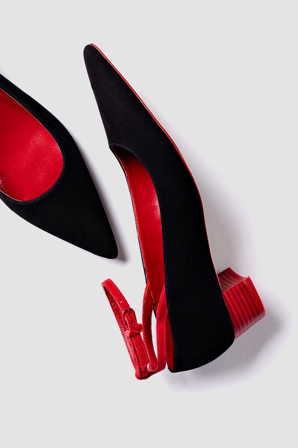 Weekend Casual City Edge Larroud x CPPXO Pump In Black And Scarlet Leather
