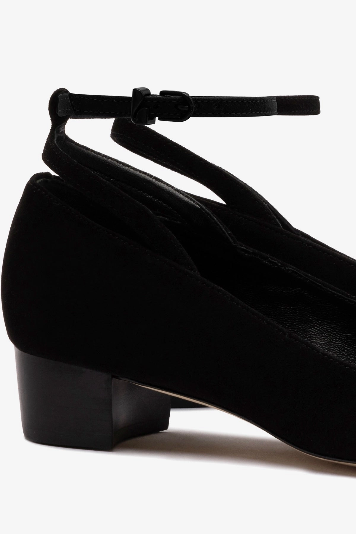 Reinforced Heel Cup Urban Walk Larroud x CPPXO Pump In Black Leather