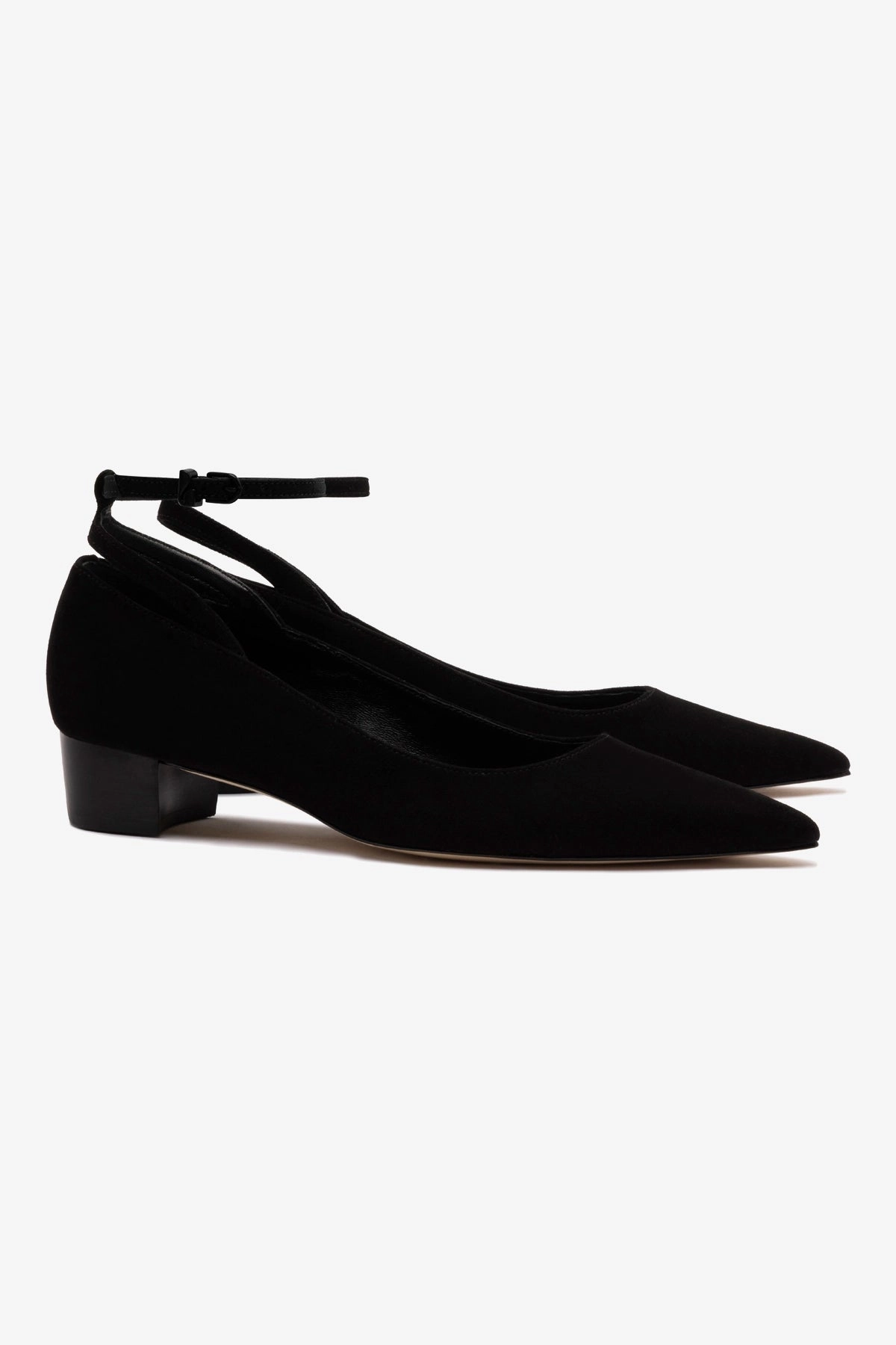 Casual Move Wind Block Larroud x CPPXO Pump In Black Leather