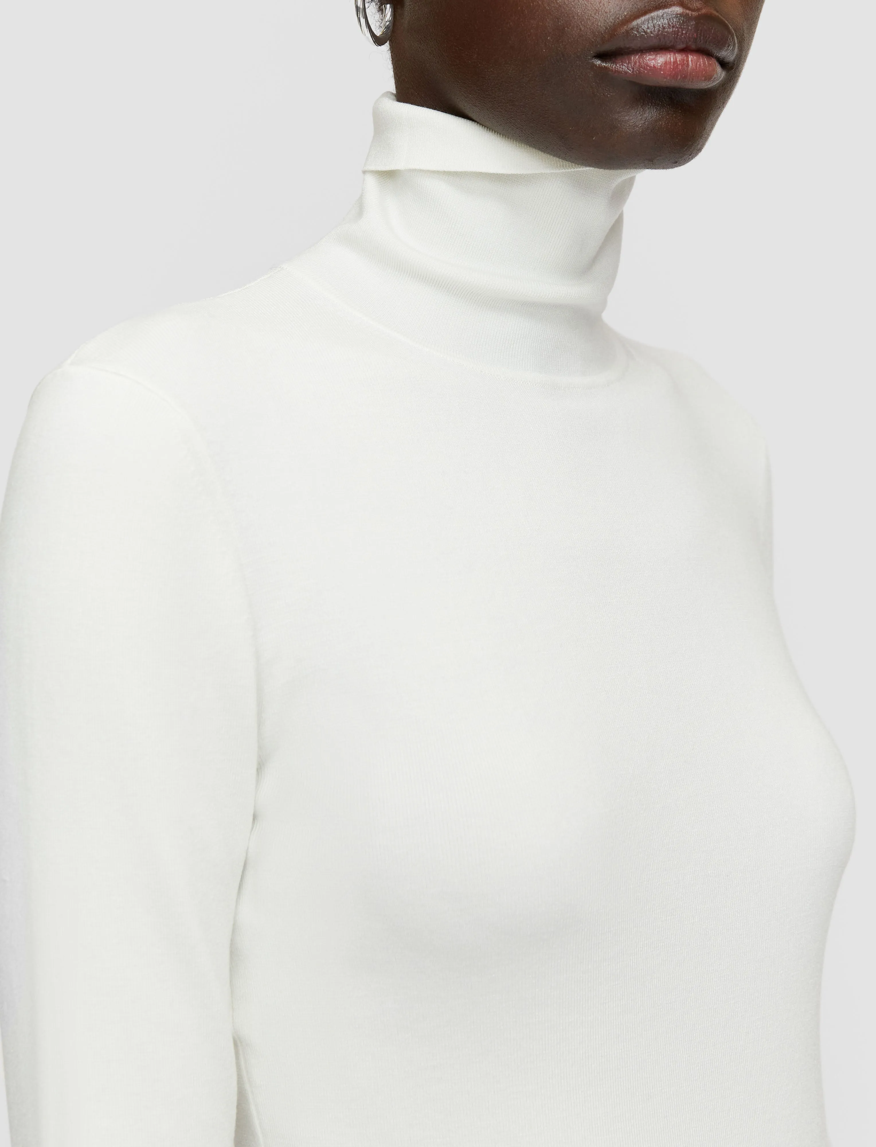 Silk Stretch High Neck Top Stretch Fabric Anti Pilling Technology