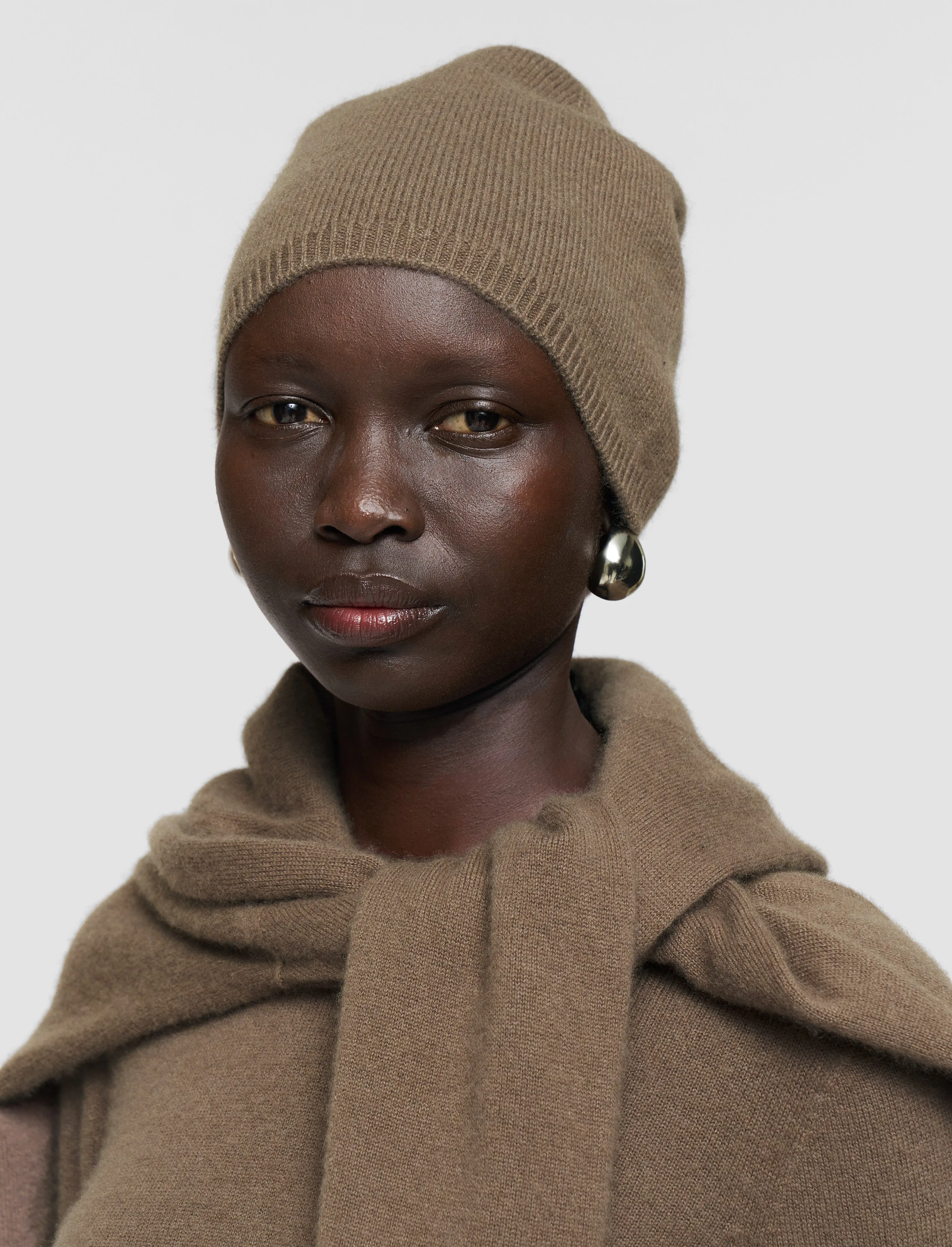 Light Pure Cashmere Hat Ethical Production Certified Weight Distribution Tech