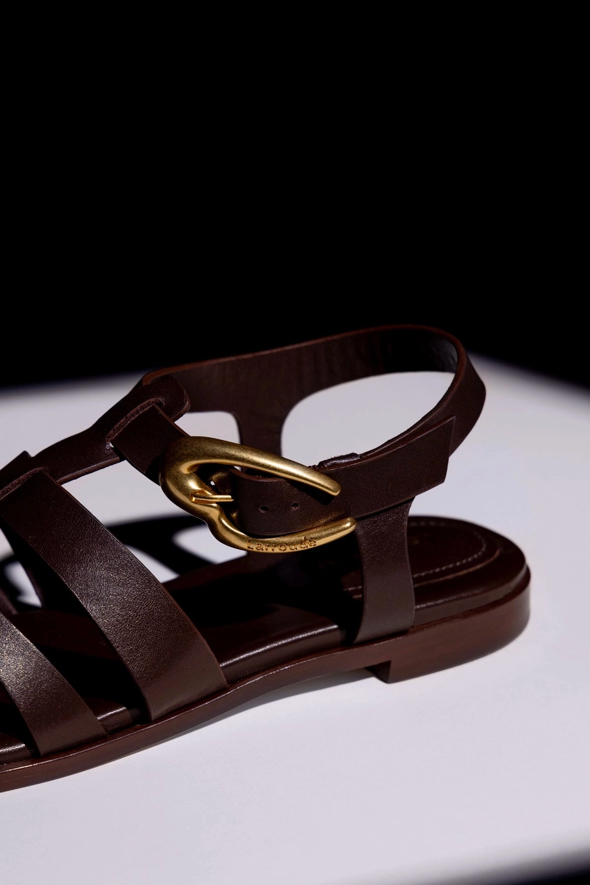 Grab Now Stevie Flat Sandal In Brown Leather