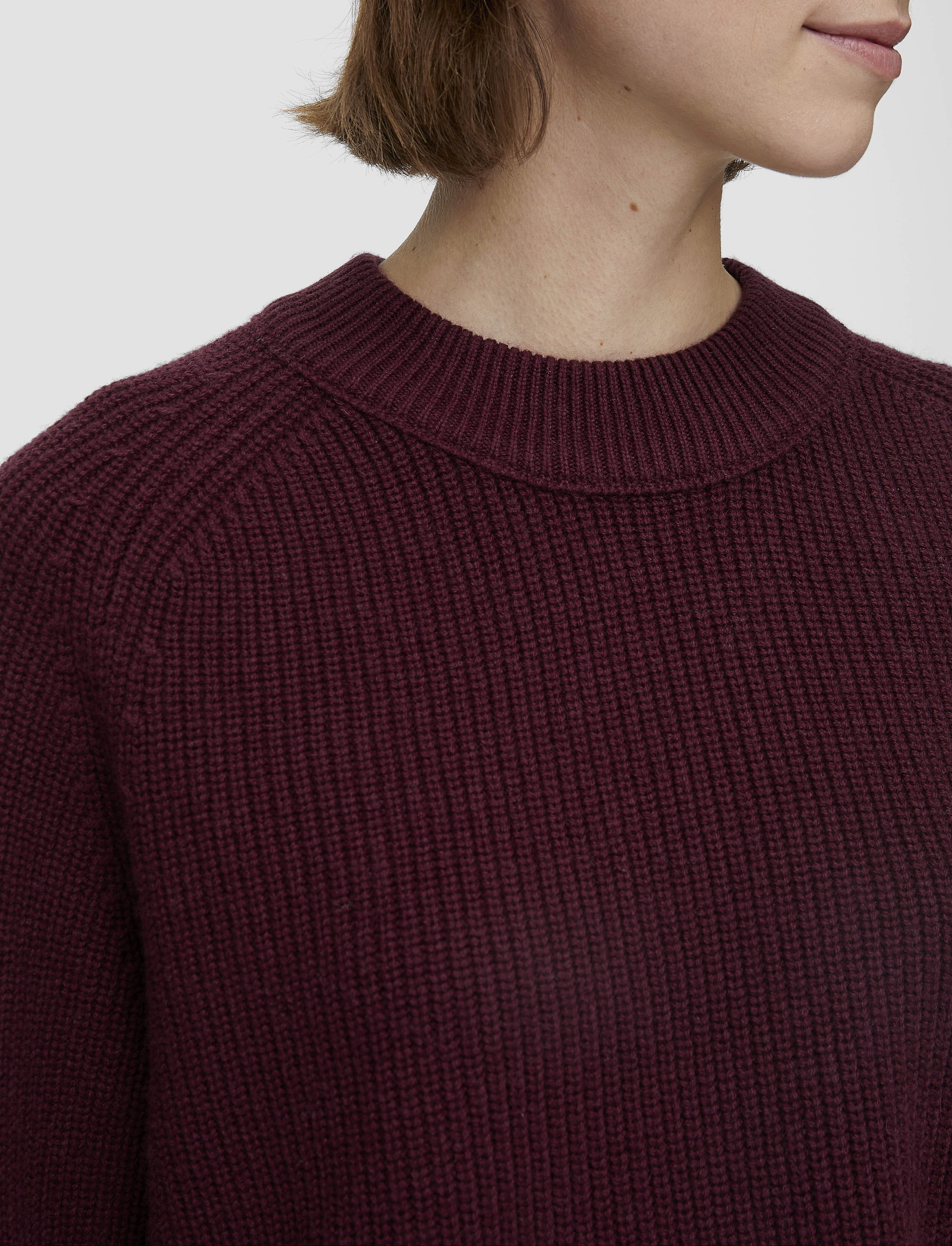 Day To Night NoSnag Surface Light Cardigan Stitch Round Neck Jumper