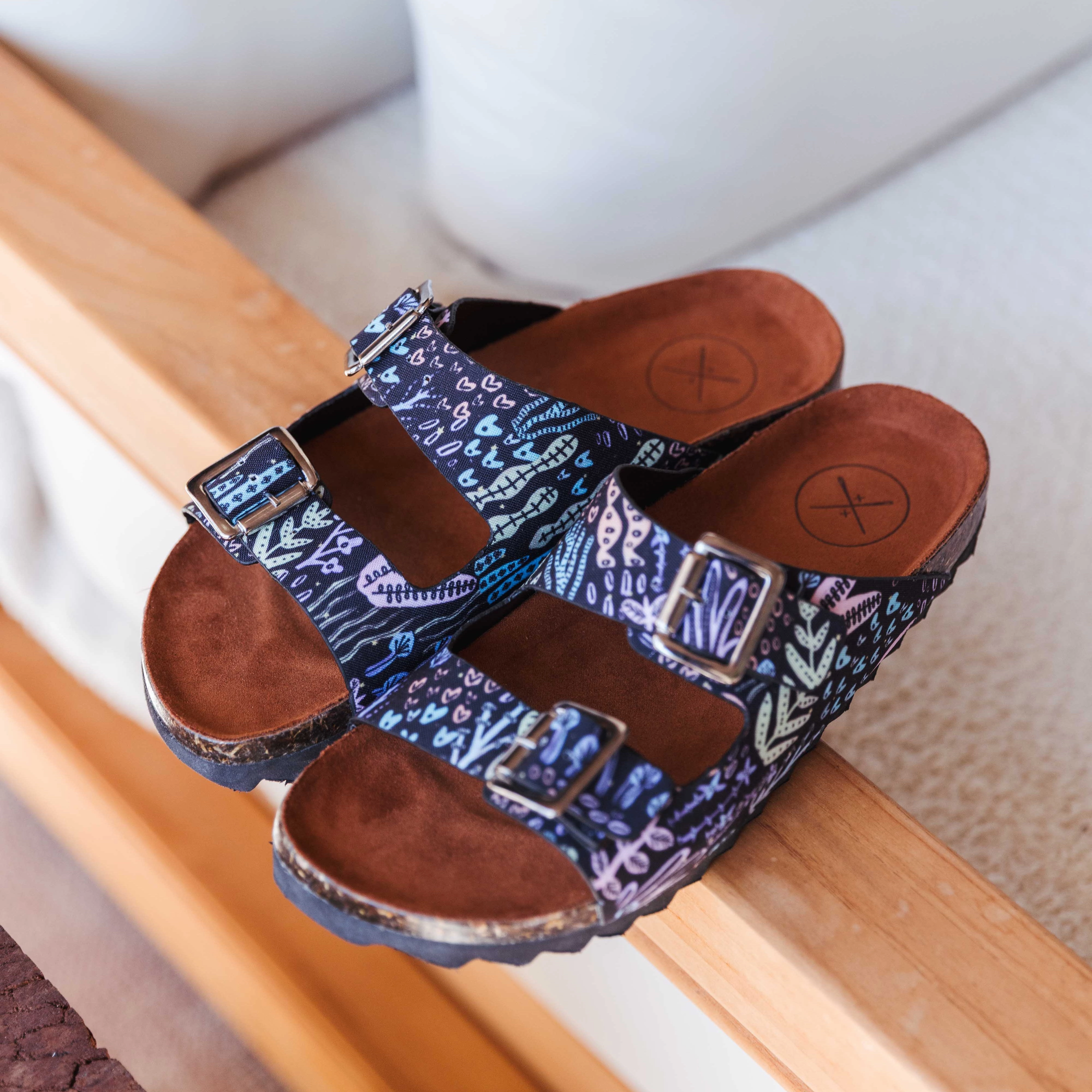 Toe Guard Play Hard Loomi Buckle Sandal