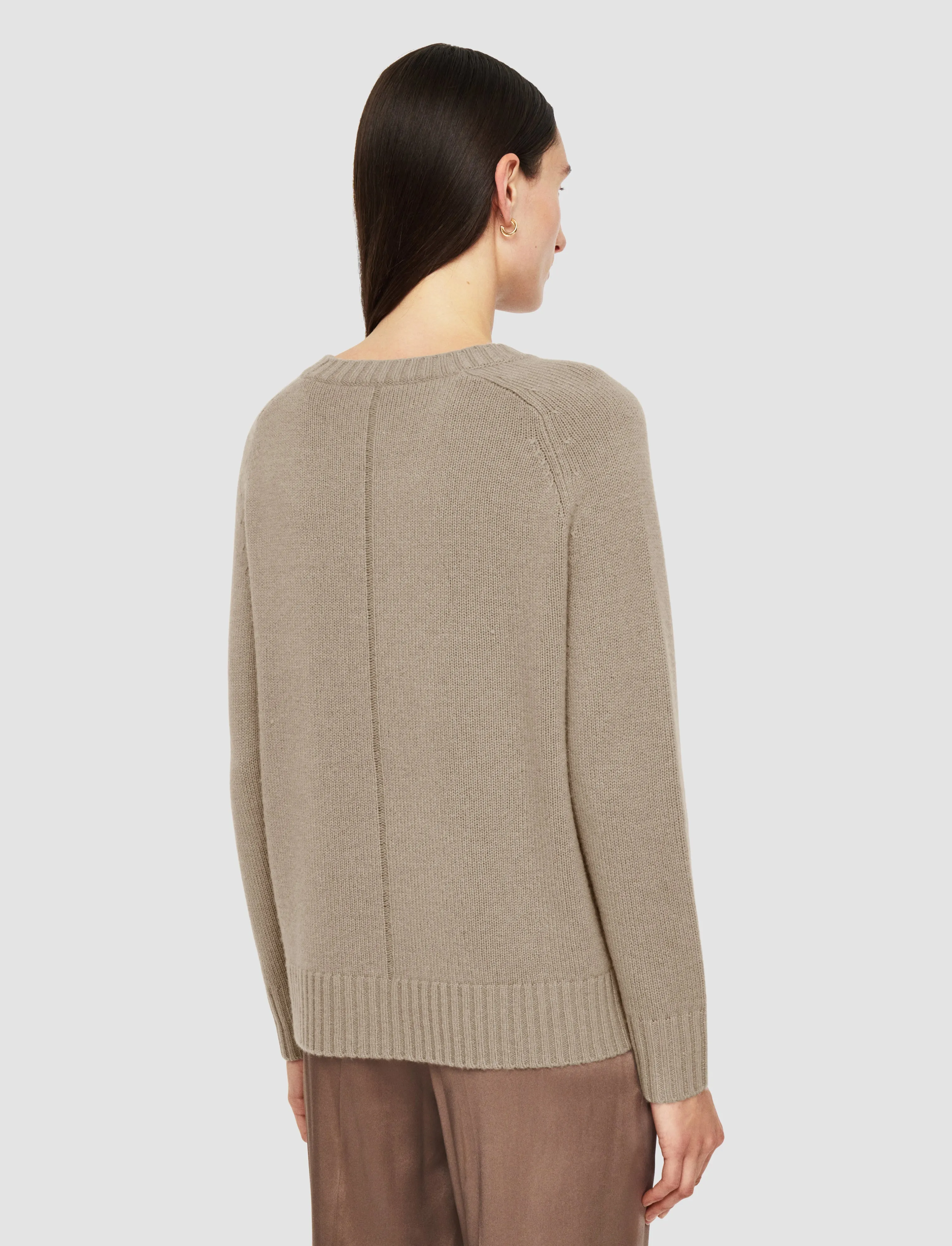 Modern Silhouette Open Cashmere Round Neck Jumper