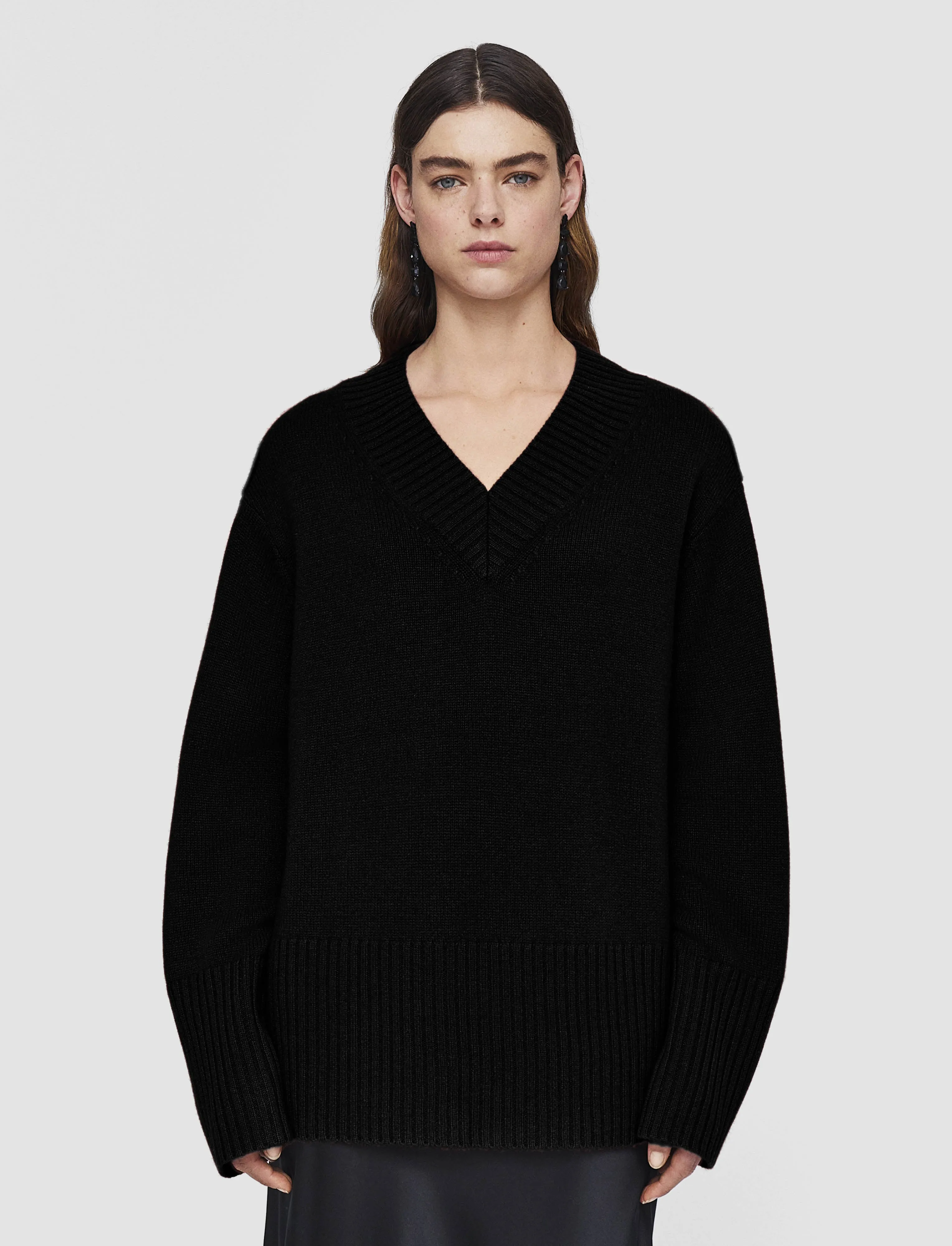 Reinforced Edging Street Layer Luxe Cashmere V Neck Jumper