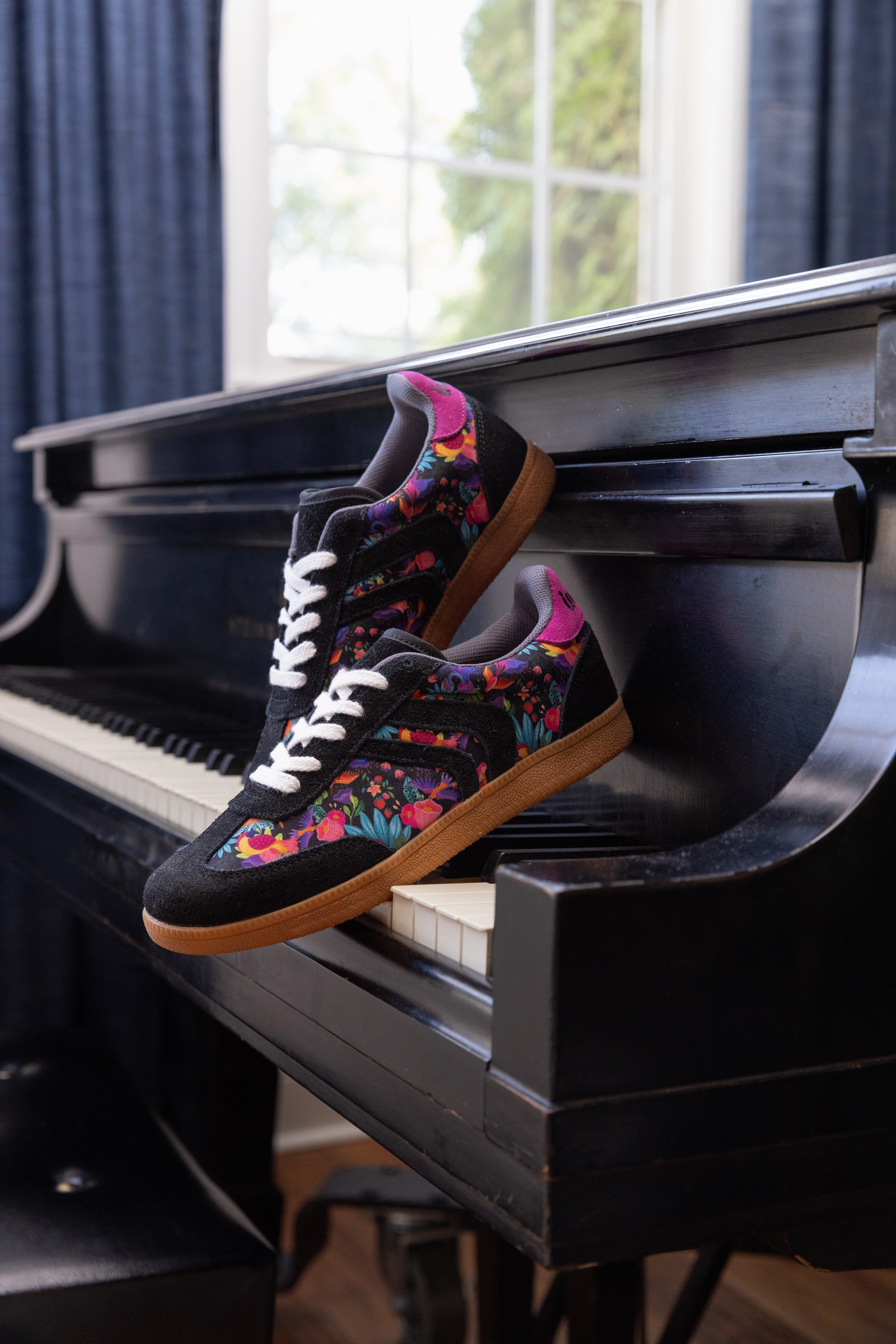 Luzon Tennis Slip On Mechanism Foot Fit