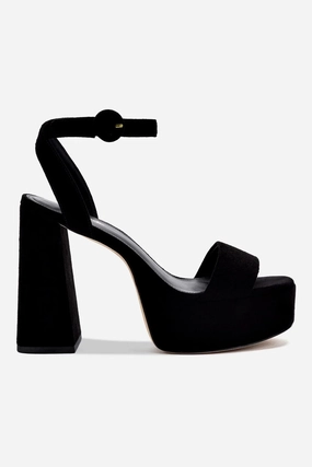 Carry Easy Dolly Sandal In Black Suede