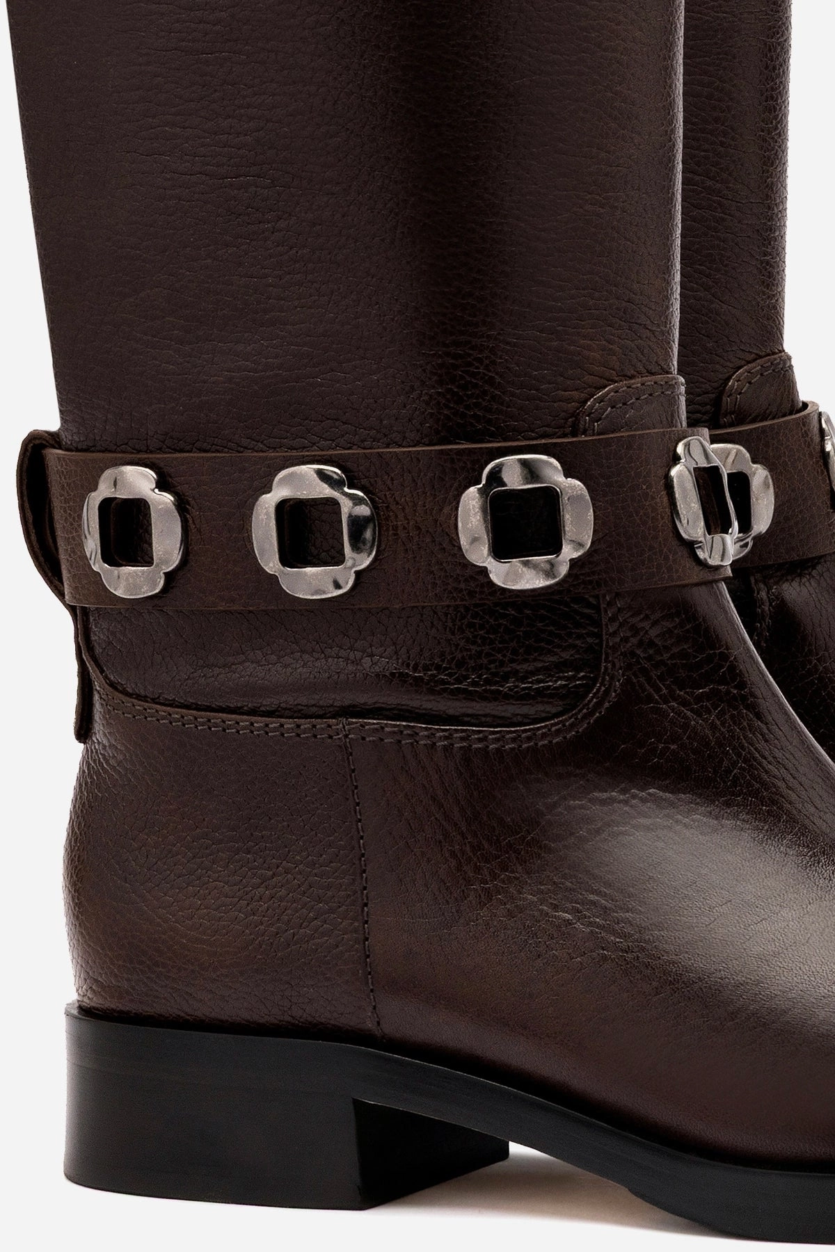 Milan Flat Boot In Brown Leather Trail Strong