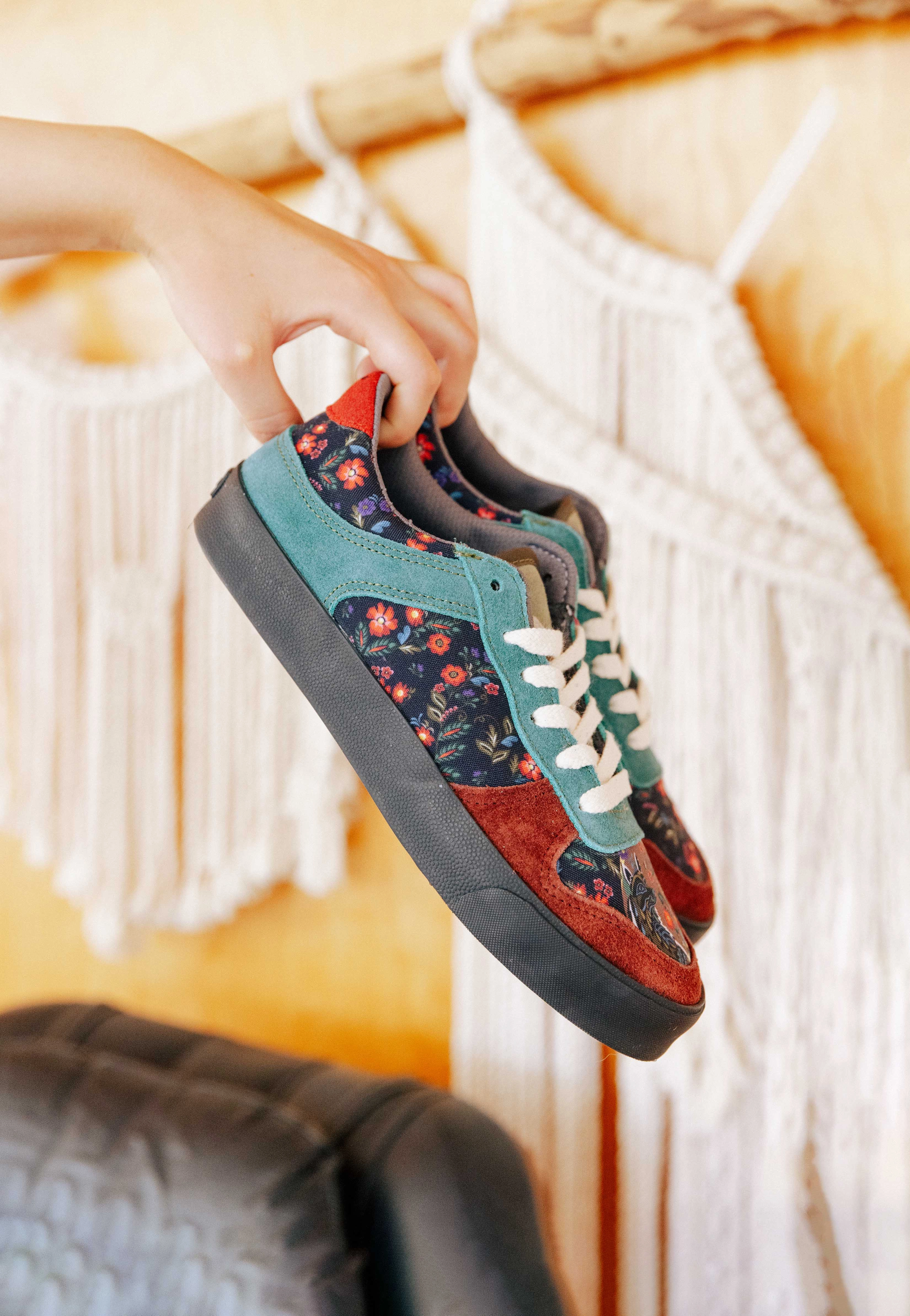 Feather Light Modern Commuters Jackal Ace Low Top