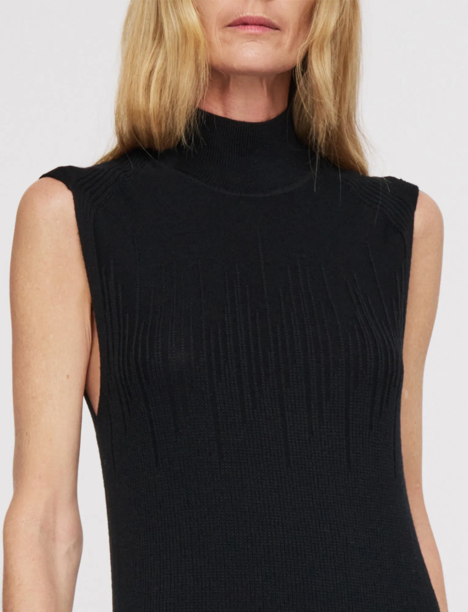 FrictionReduced Sleeve Construction WrinkleResistant Knit Gradient Stitch High Neck Dress