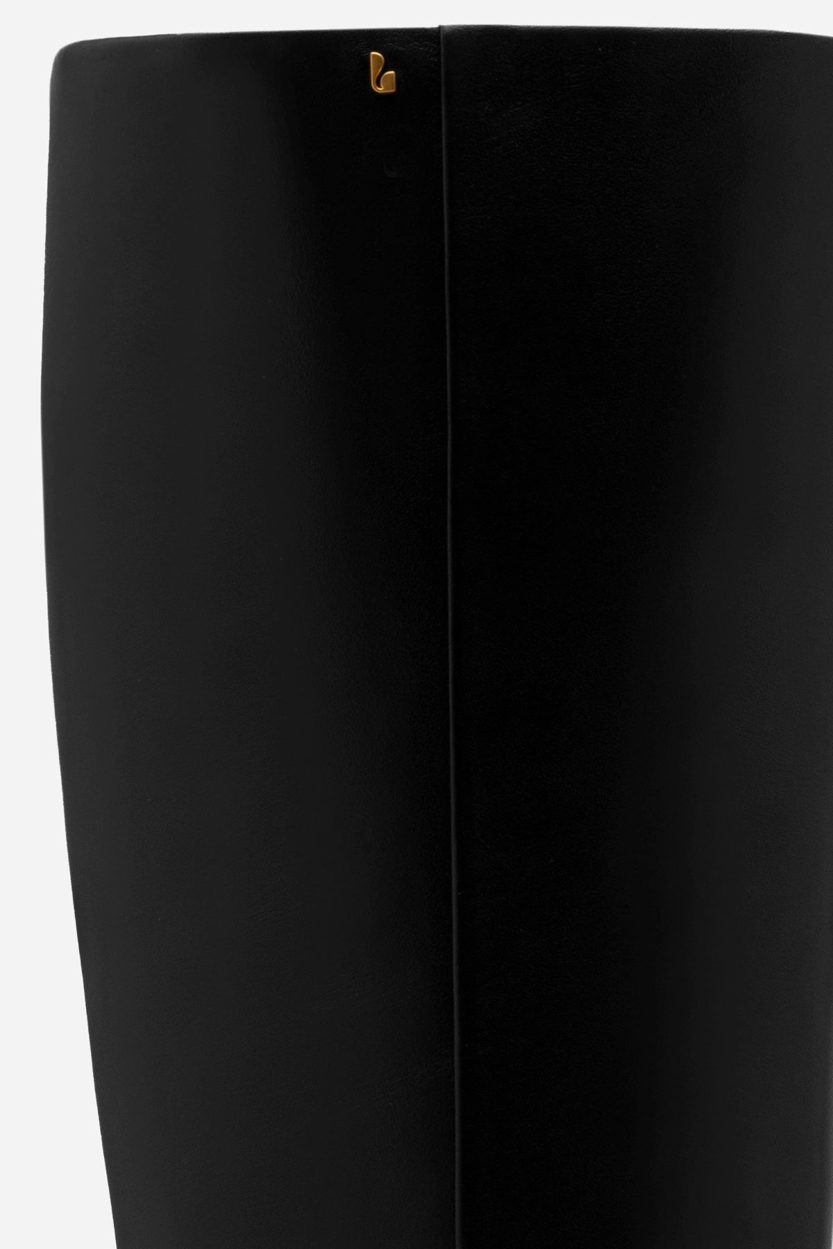 Carine Boot In Black Leather Classic Chic