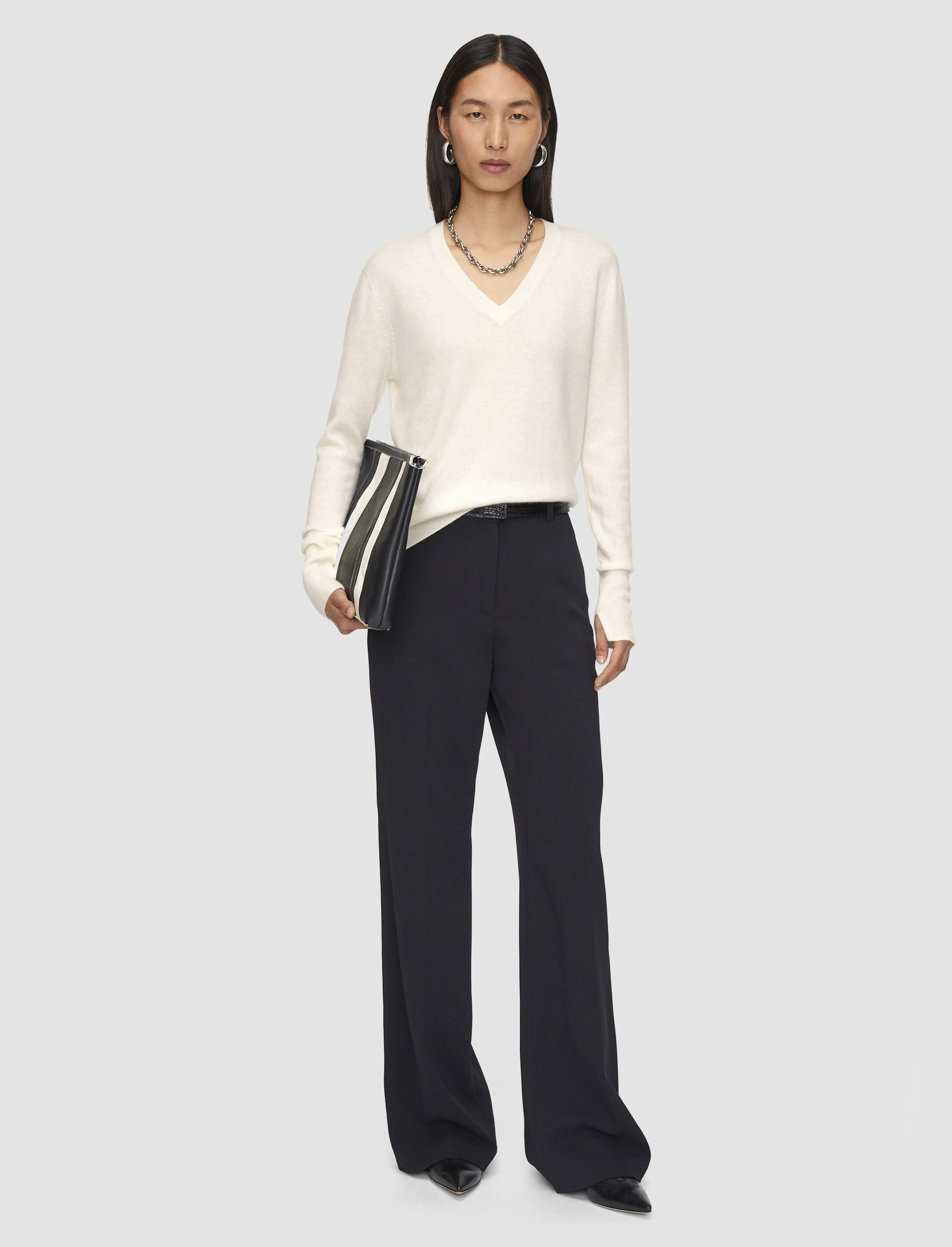 Light Pure Cashmere V Neck Jumper Tailored Silhouette Modern Comforted