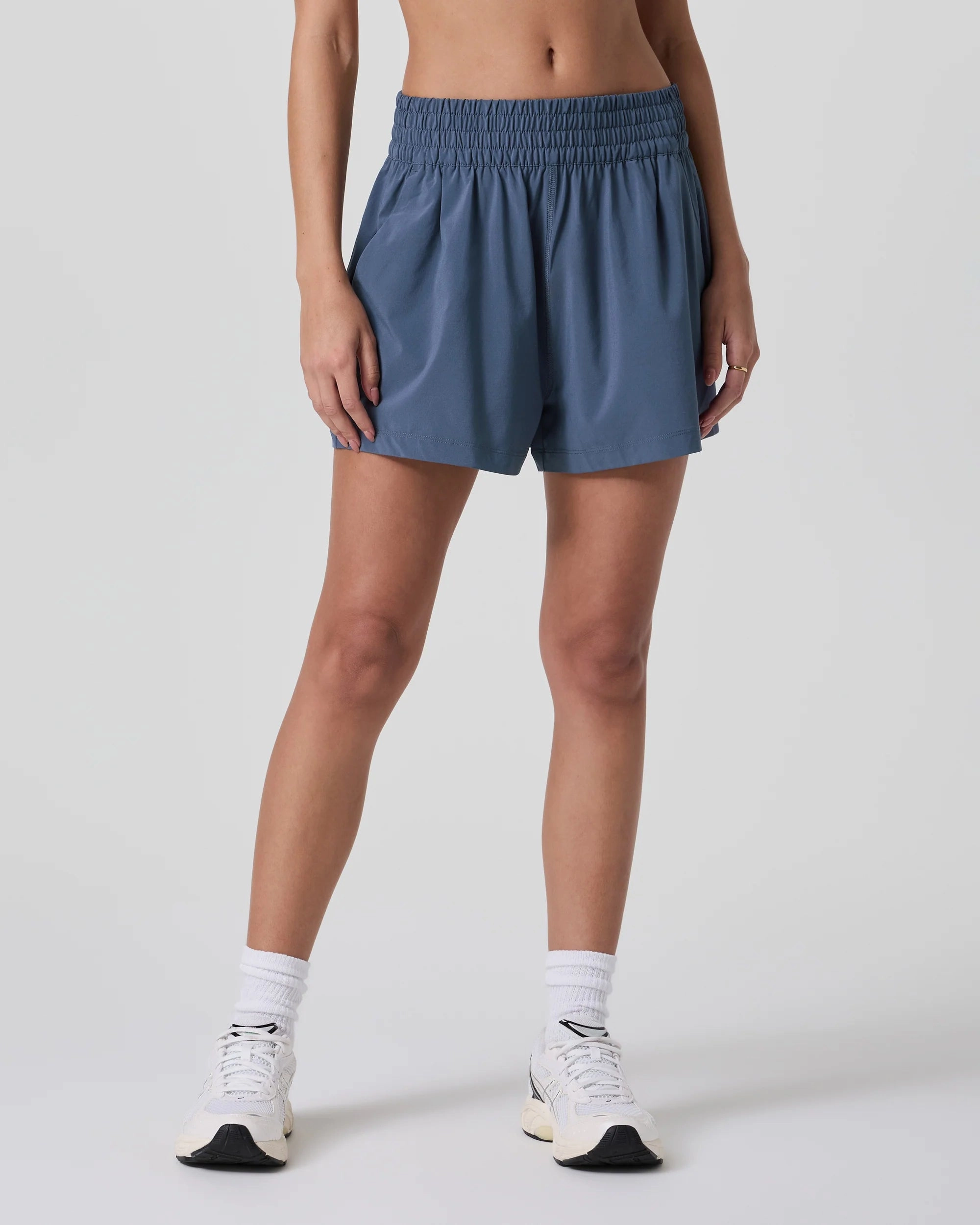 AdjustableHem AllPurposeWear vuori Women's Villa Short in Azure