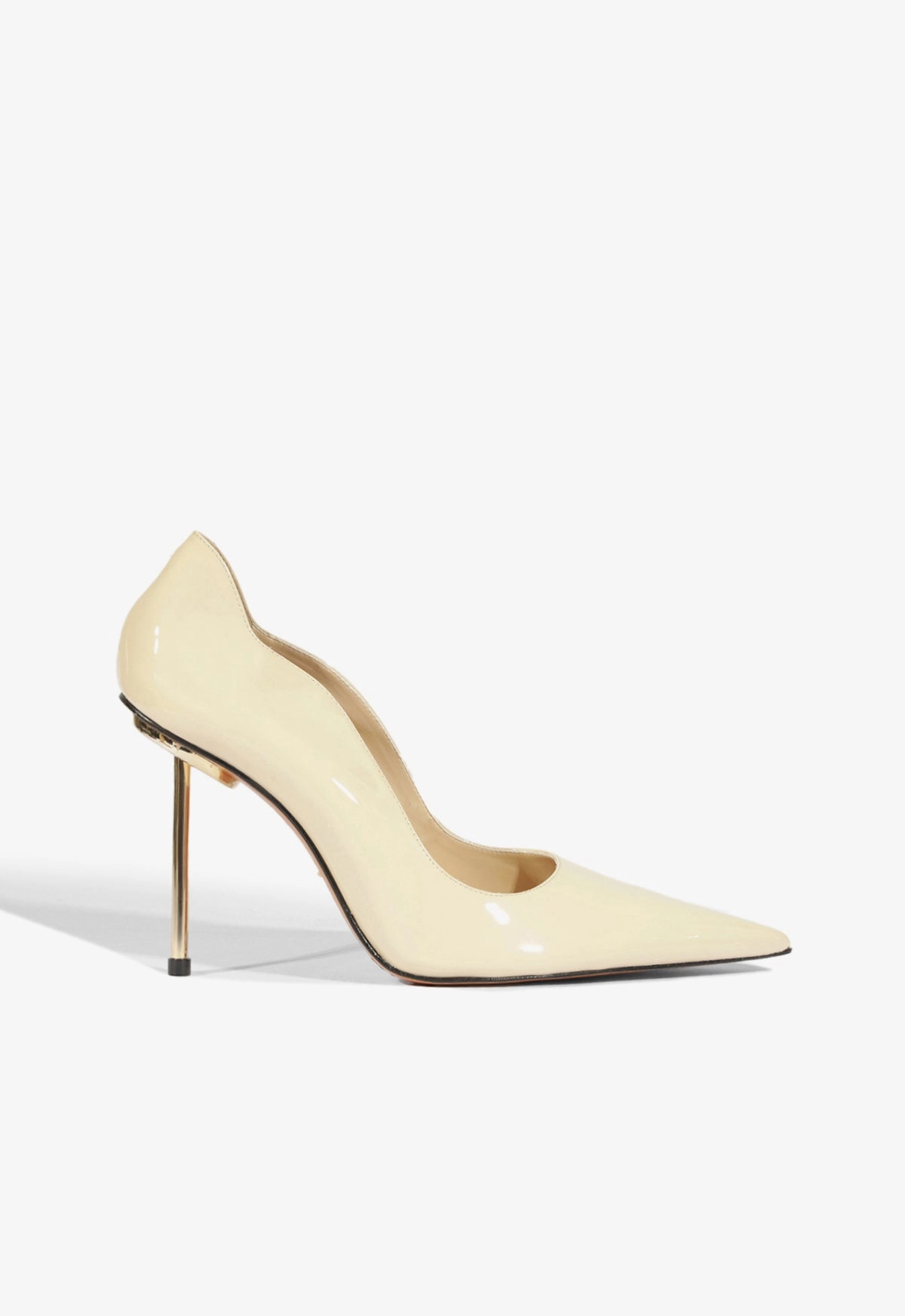 Stella Patent Pump Cutout Style
