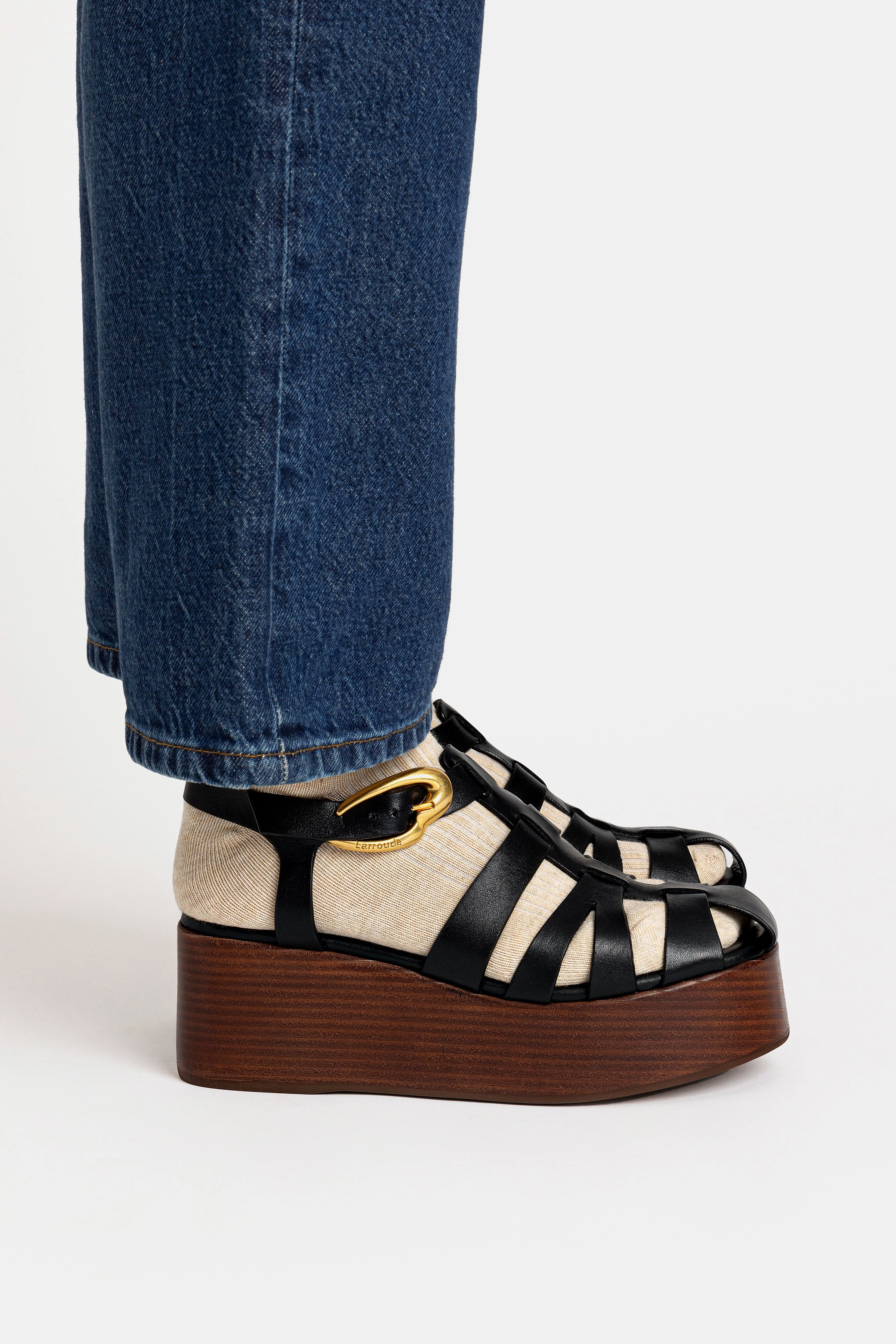 Stevie Verona Flatform Sandal In Black Leather Moon Tone