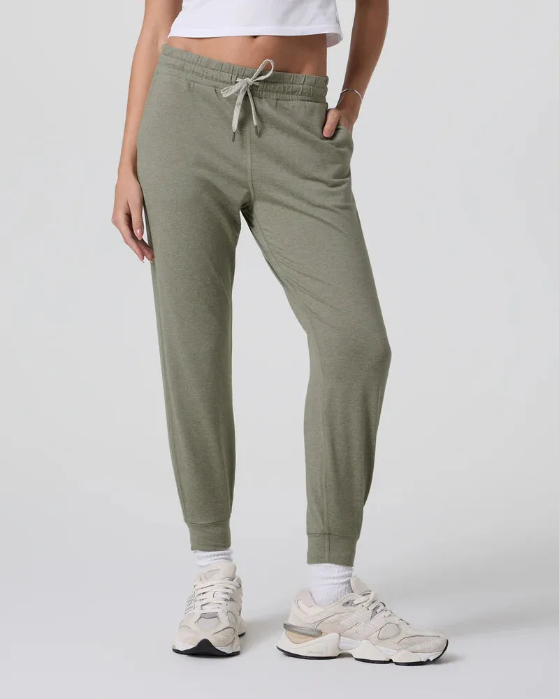 Chic Sweater vuori Women's Performance Jogger in Laurel Heather