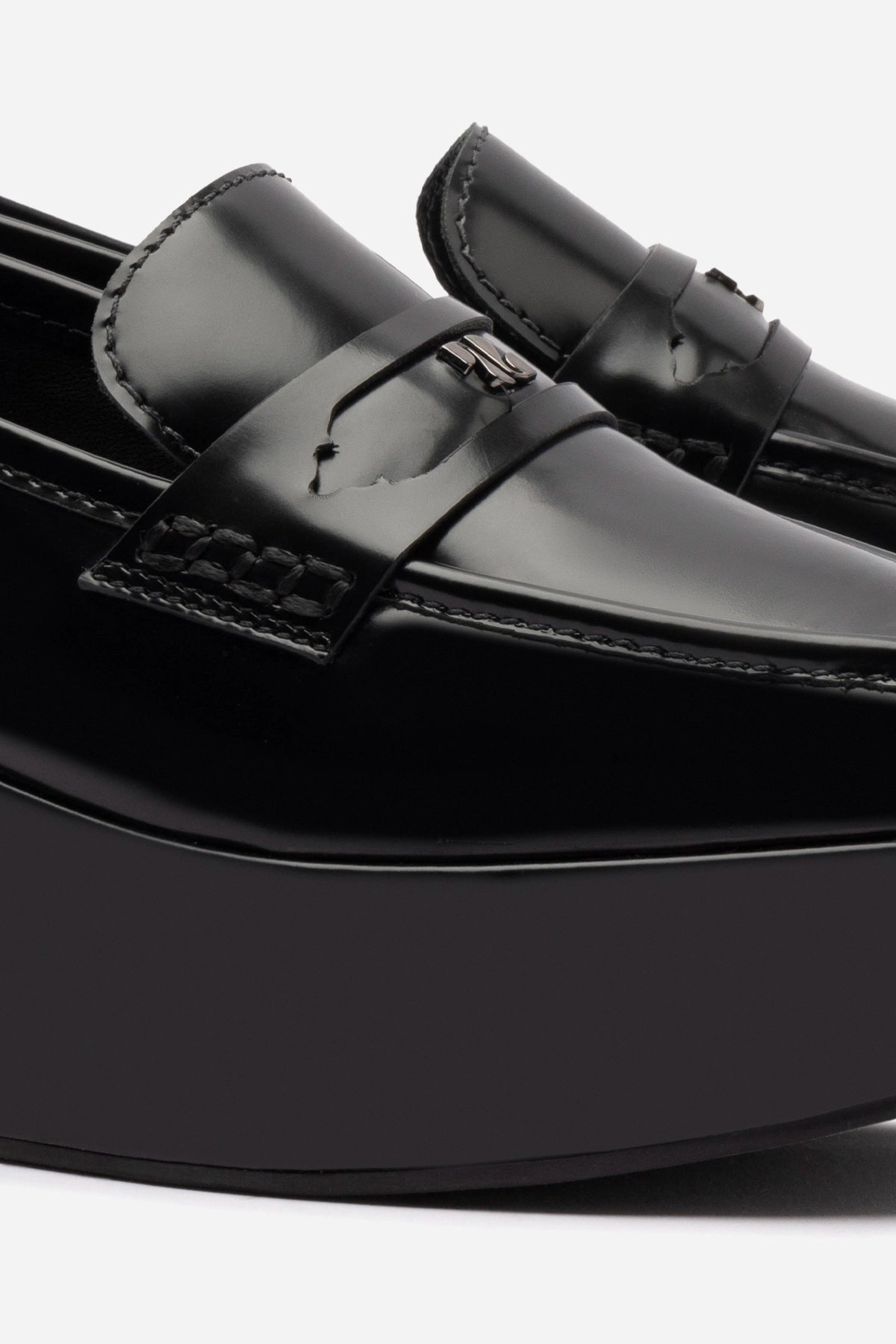 Suki Flatform Loafer In Black Box Leather All Day Comfort Engineering Shine Silver